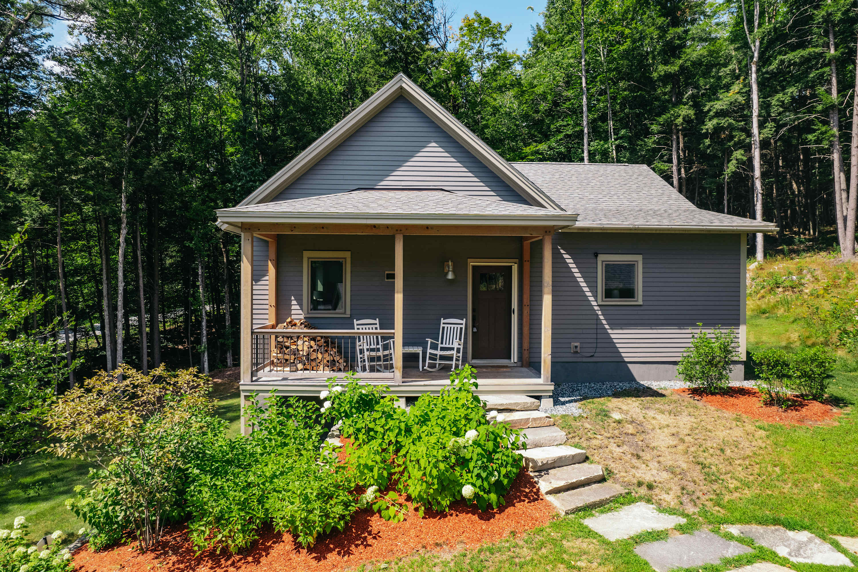 Fireplace, Woods, Club Access - Modern Quechee