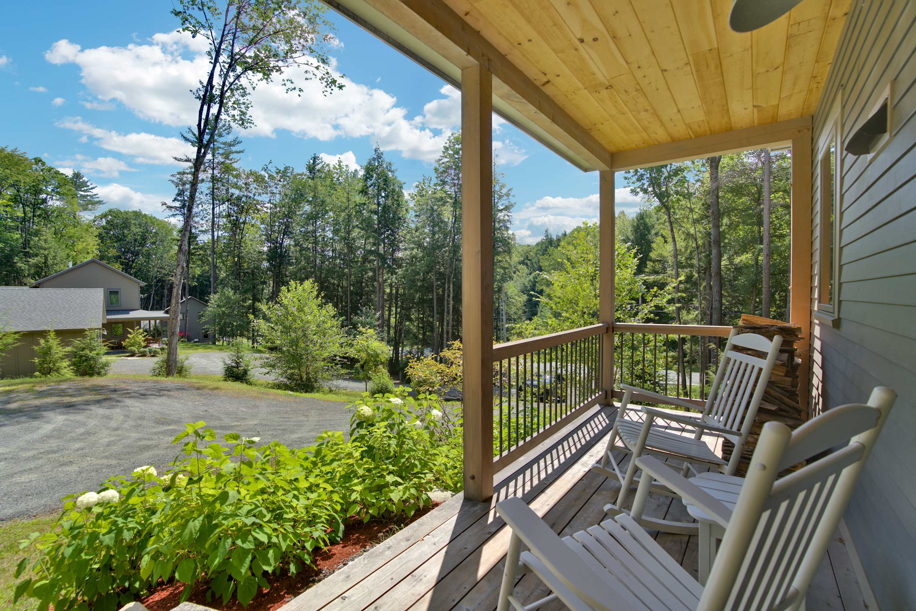 Fireplace, Woods, Club Access - Modern Quechee