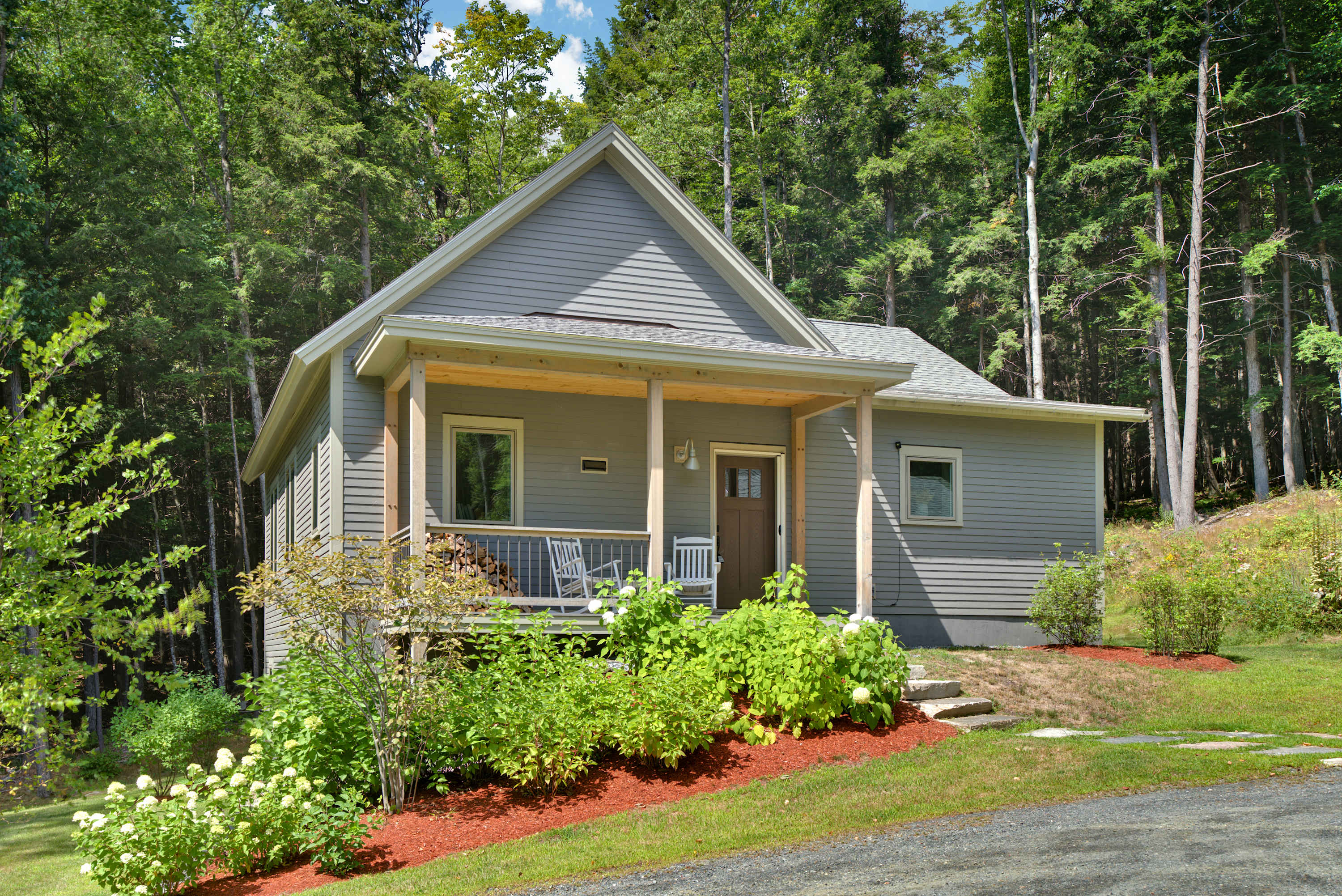 Fireplace, Woods, Club Access - Modern Quechee