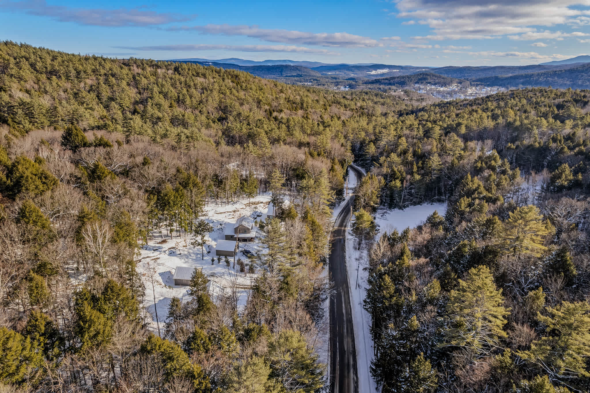 Fireplace, Woods, Club Access - Modern Quechee