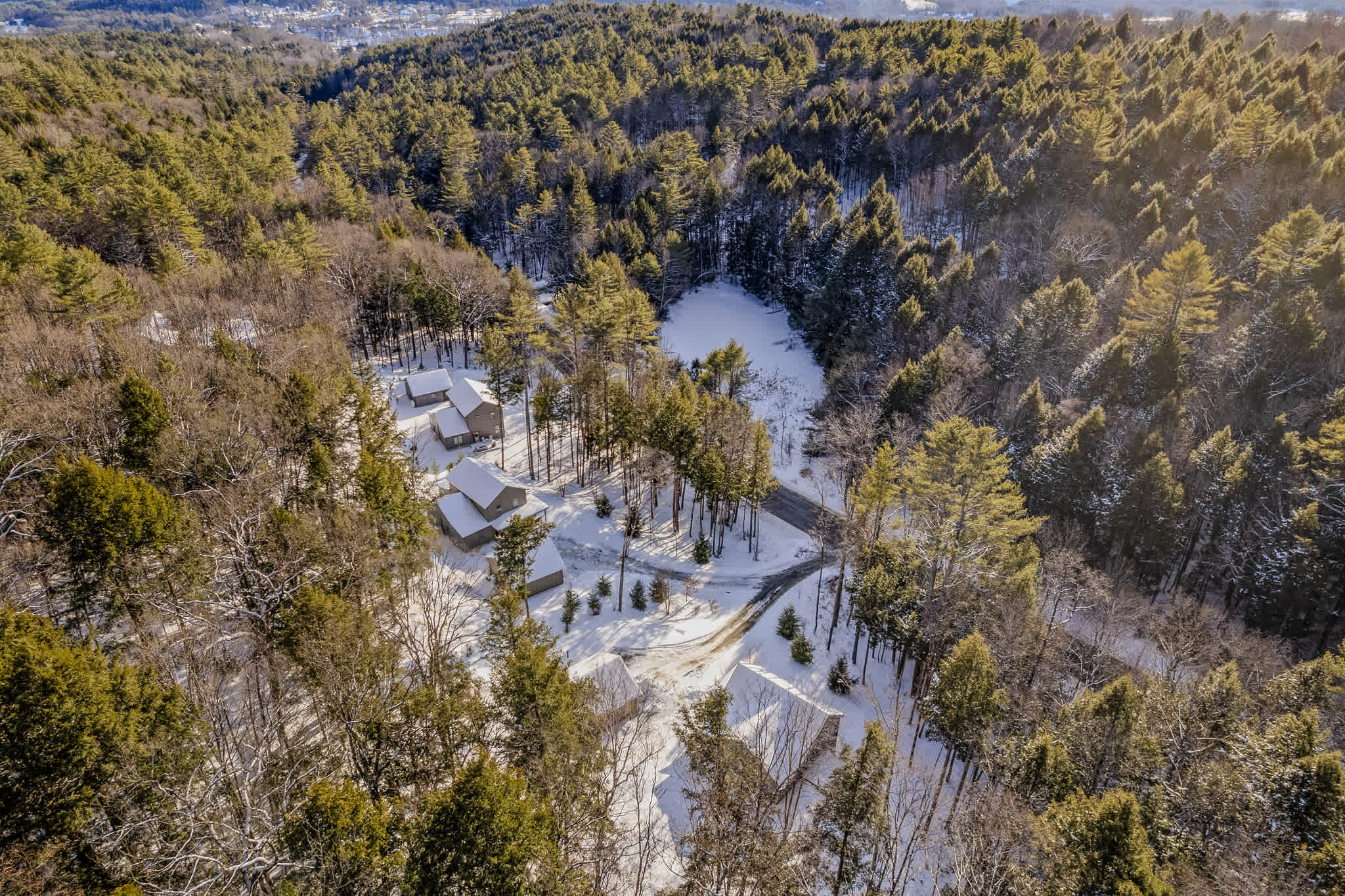 Fireplace, Woods, Club Access - Modern Quechee