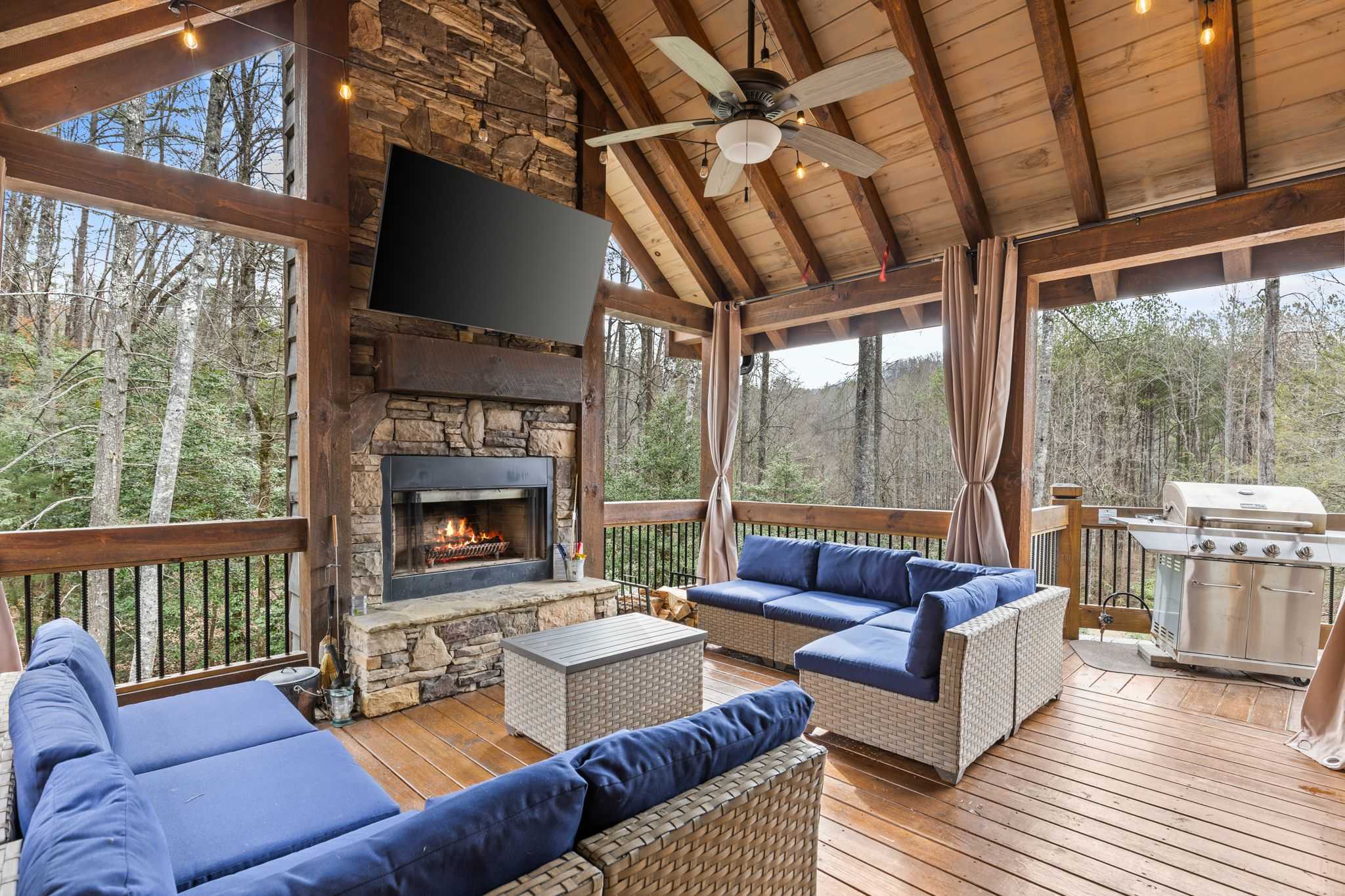 Blue Ridge Cabin~Stunning Views!~Hot Tub~Game Room — Cherry Log, GA — vacation rental