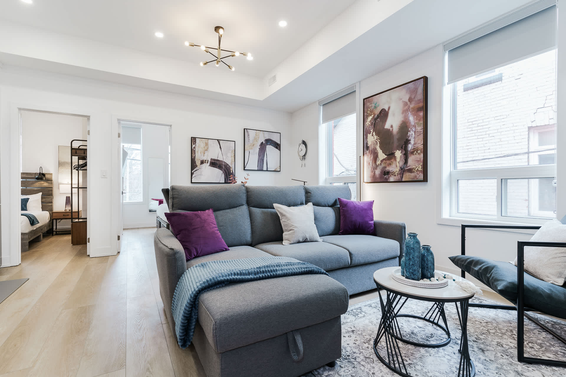 Elegant Suite Near Kensington Market Sleeps 8