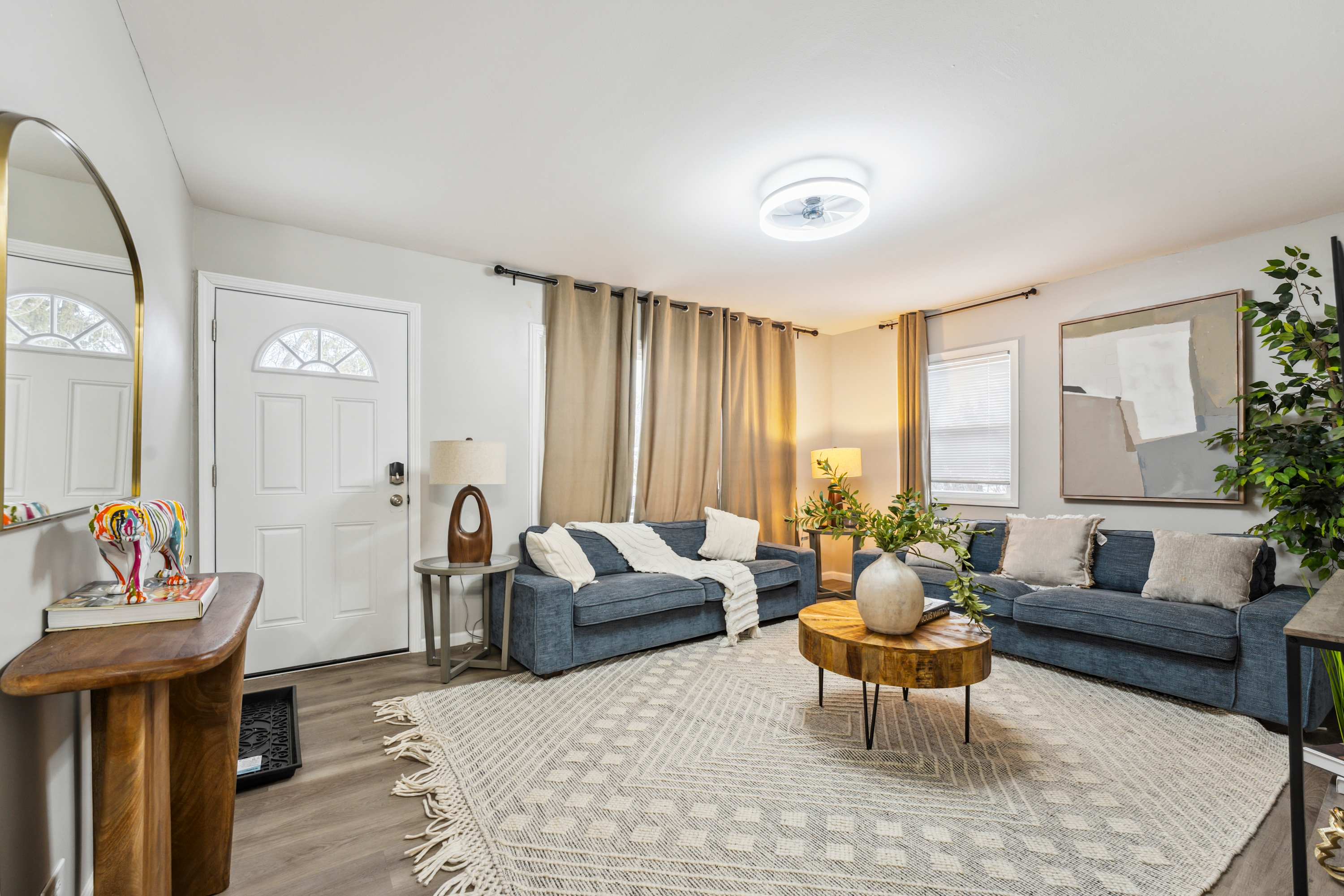 Charming Family Retreat With Large Yard - Inviting And Cozy - Wheaton