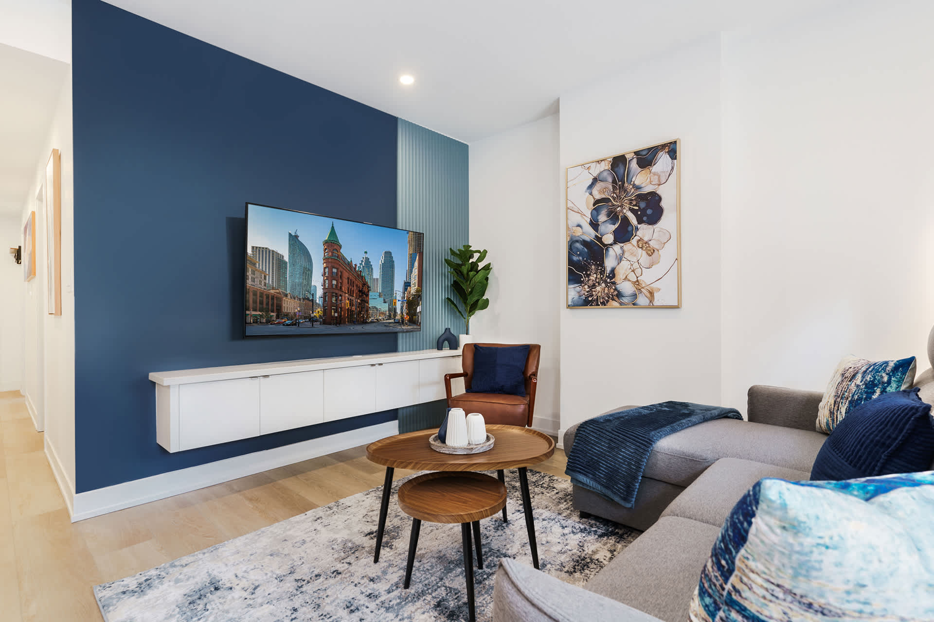 Spacious Modern Suite 3 min to UofT Sleeps 10