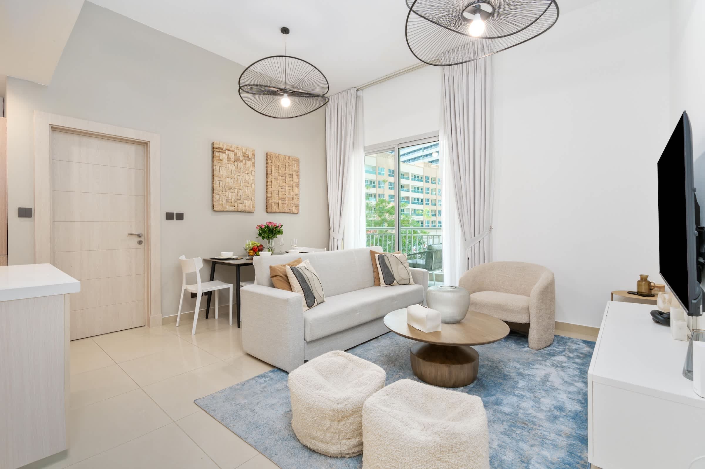 Chic 1BR in Dubai Marina - Pool, Gym & Promenade - Picture 1