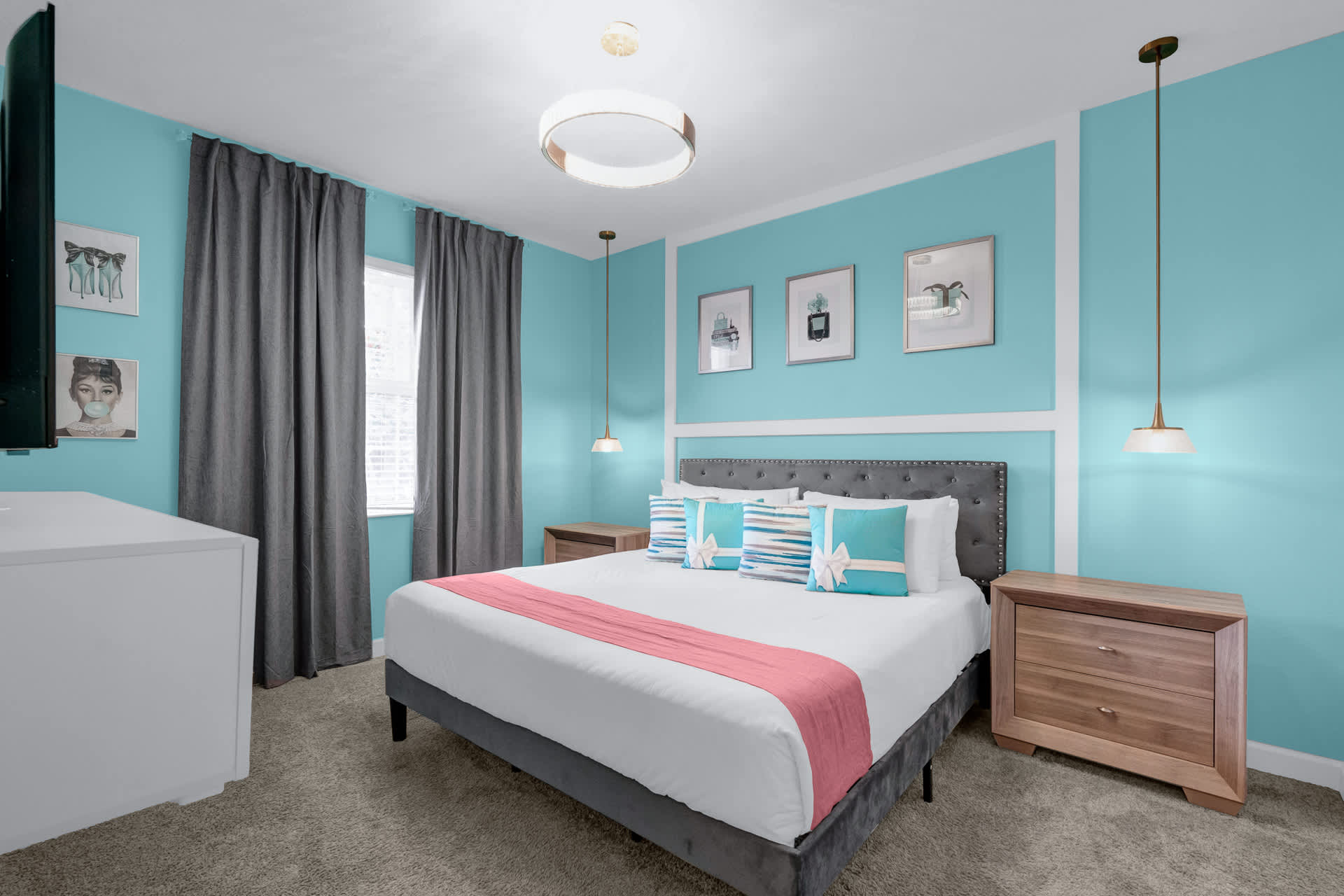 King Bedroom suite with smart TV 