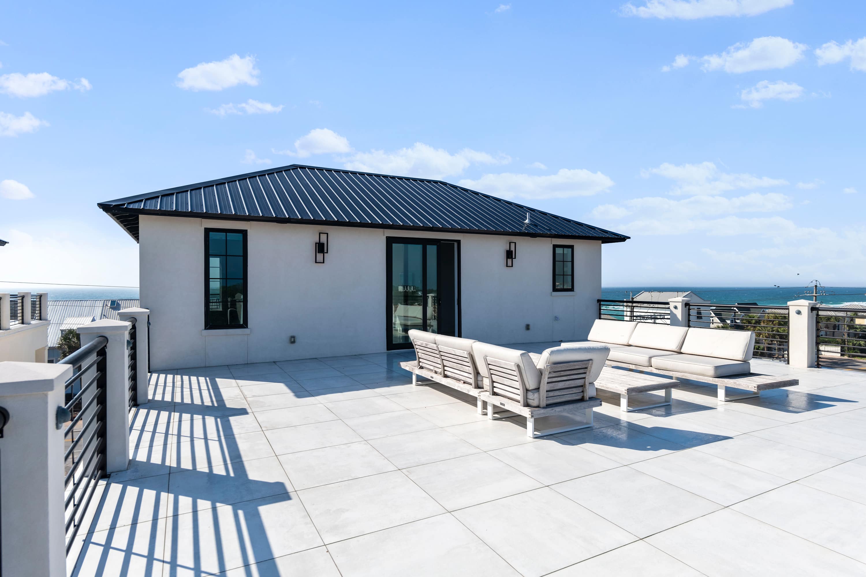 New Luxurious Rooftop Decks Theater Pool Hot Tub