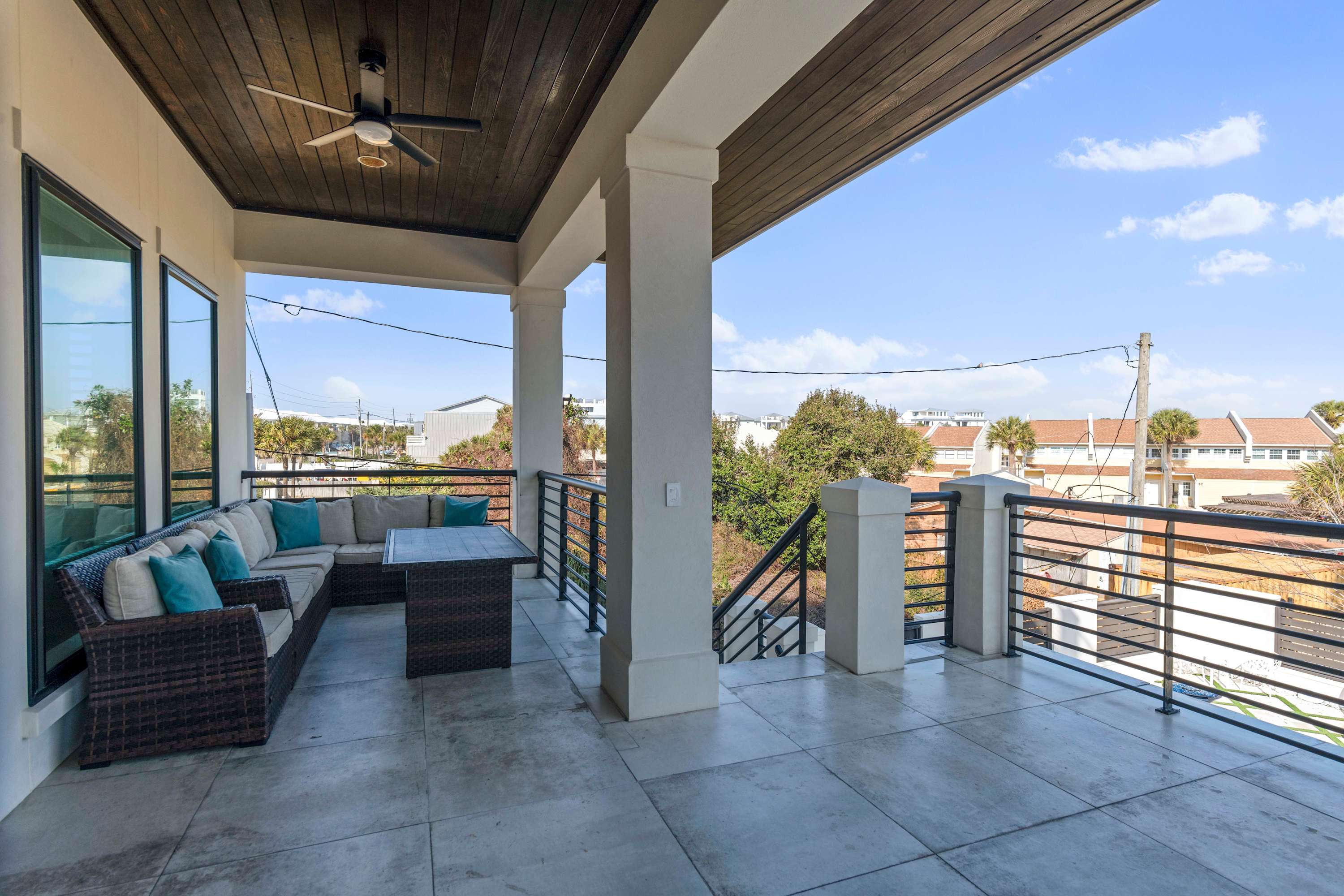 New Luxurious Rooftop Decks Theater Pool Hot Tub