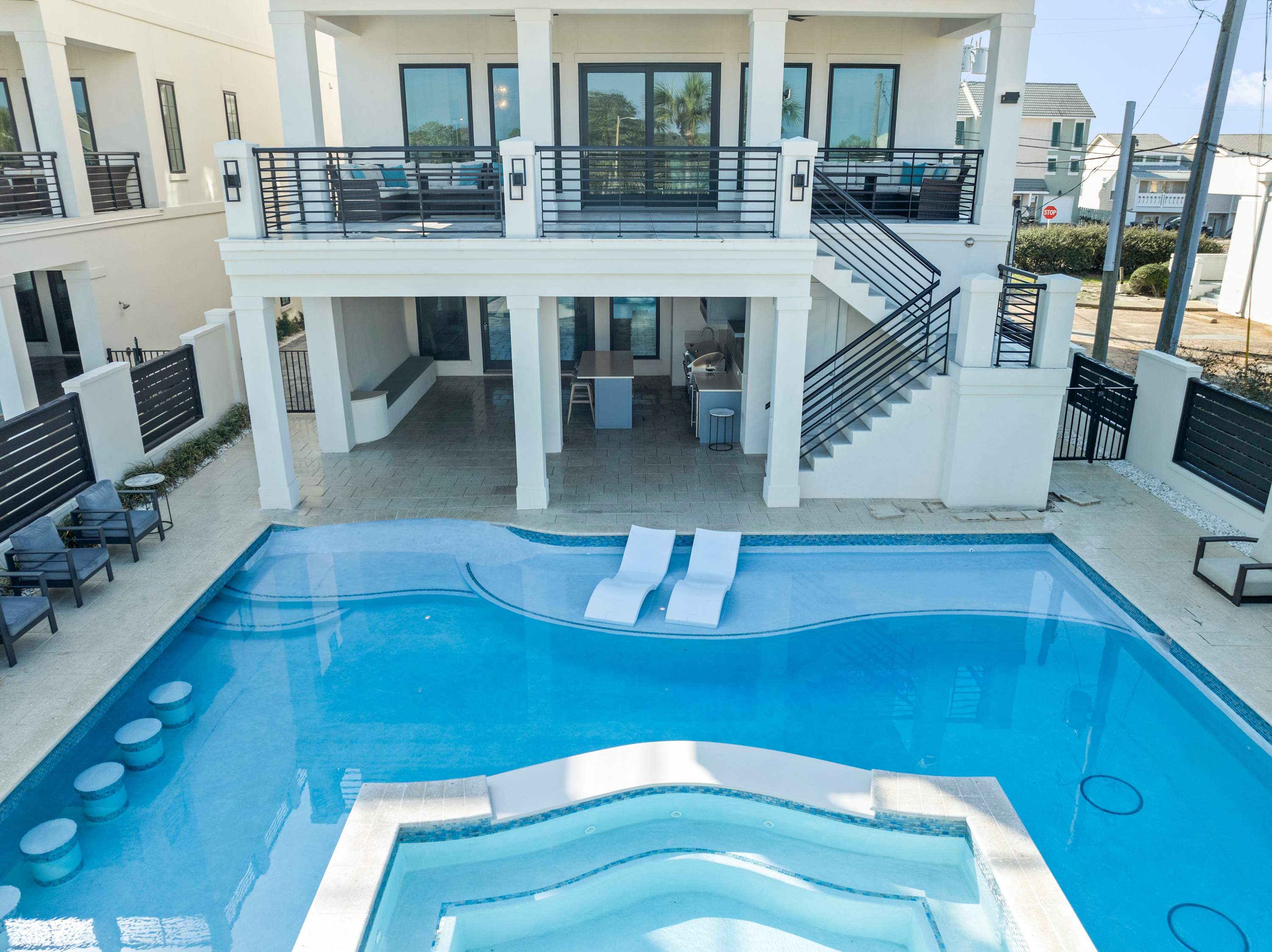 New Luxurious Rooftop Decks Theater Pool Hot Tub