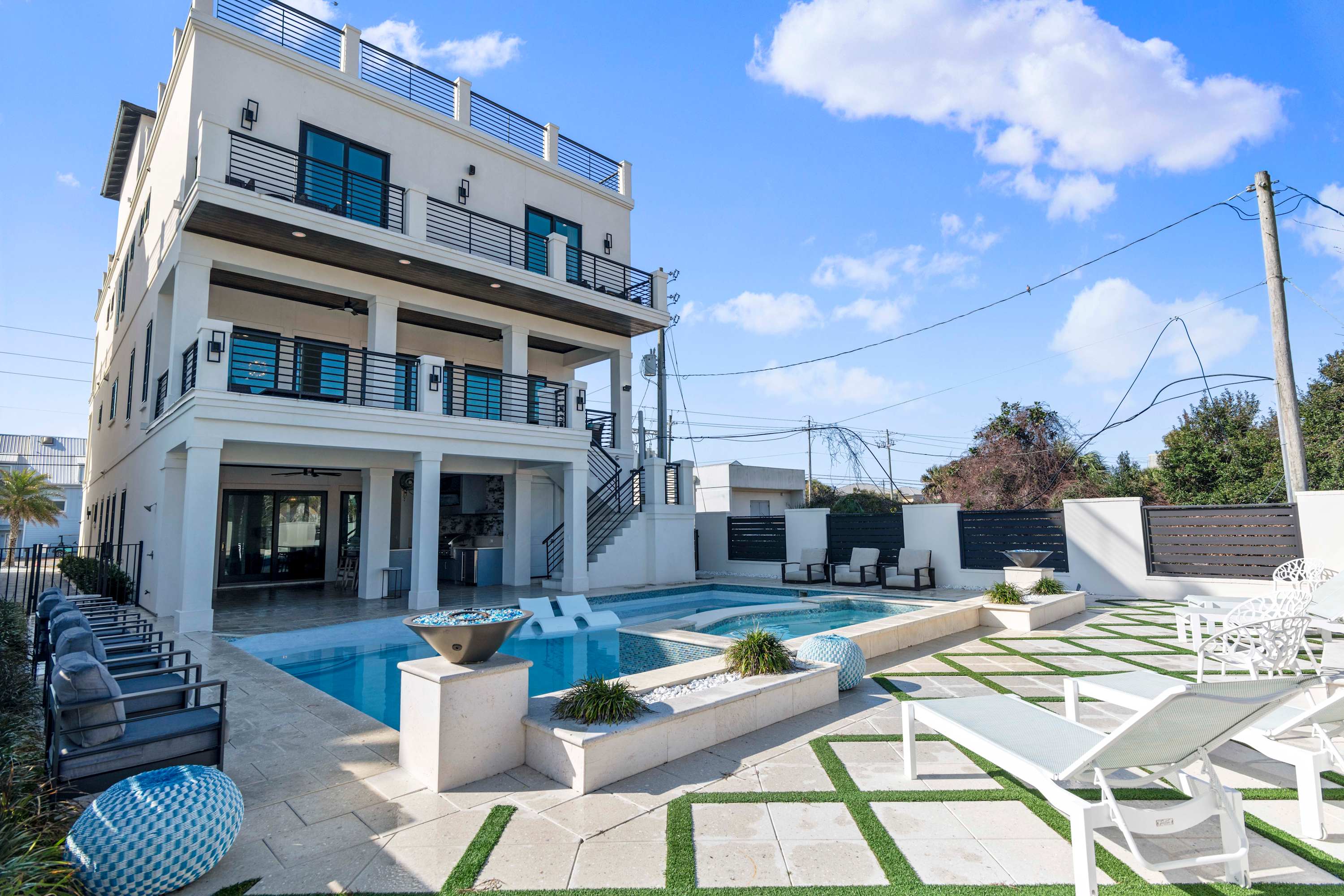 New Luxurious Rooftop Decks Theater Pool Hot Tub