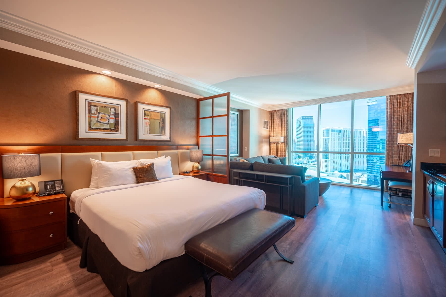 No Resort Fee Strip View Suite& Free Valet& Pool — Las Vegas, NV — vacation rental