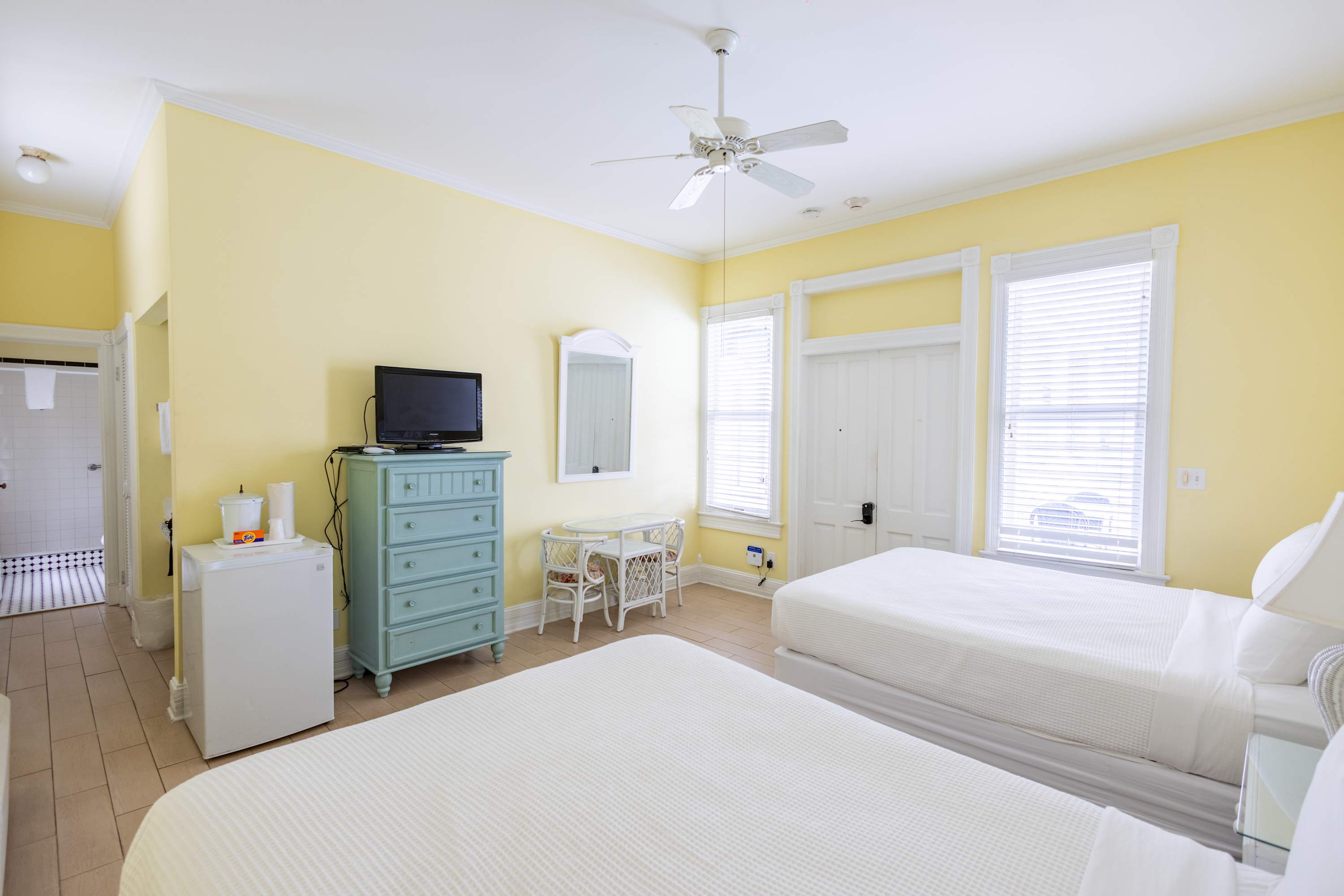 Deluxe Queen at Curry Mansion Inn 3