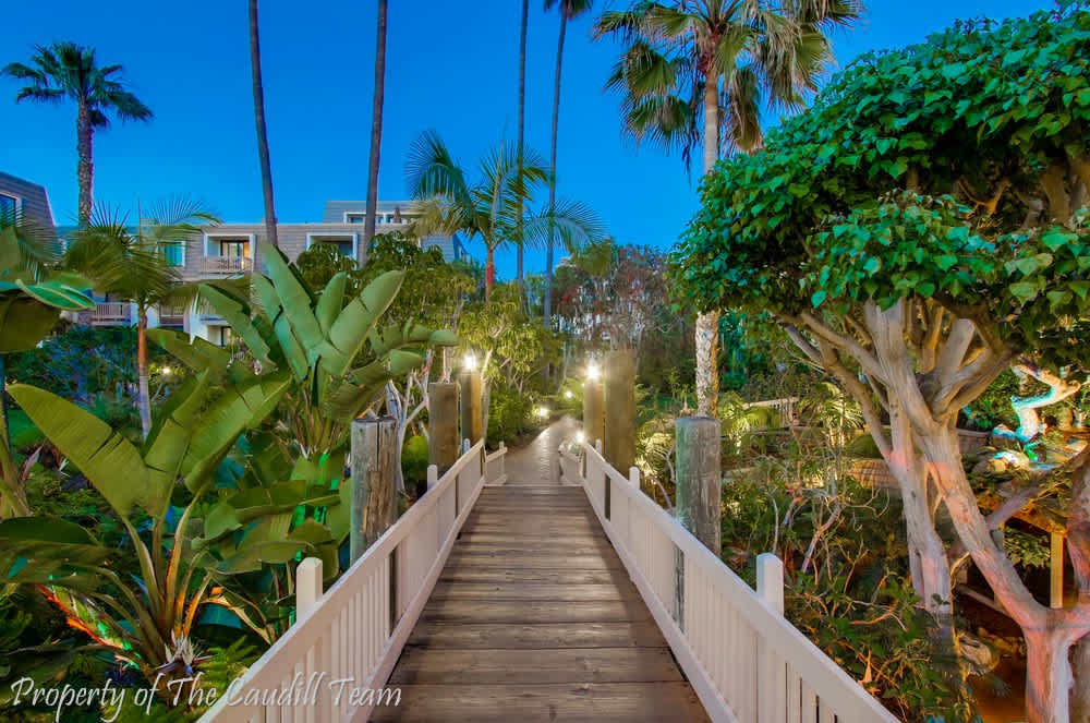 Steps to the Beach! 2 Pools & Hot Tubs - A-204 — Oceanside, CA — vacation rental