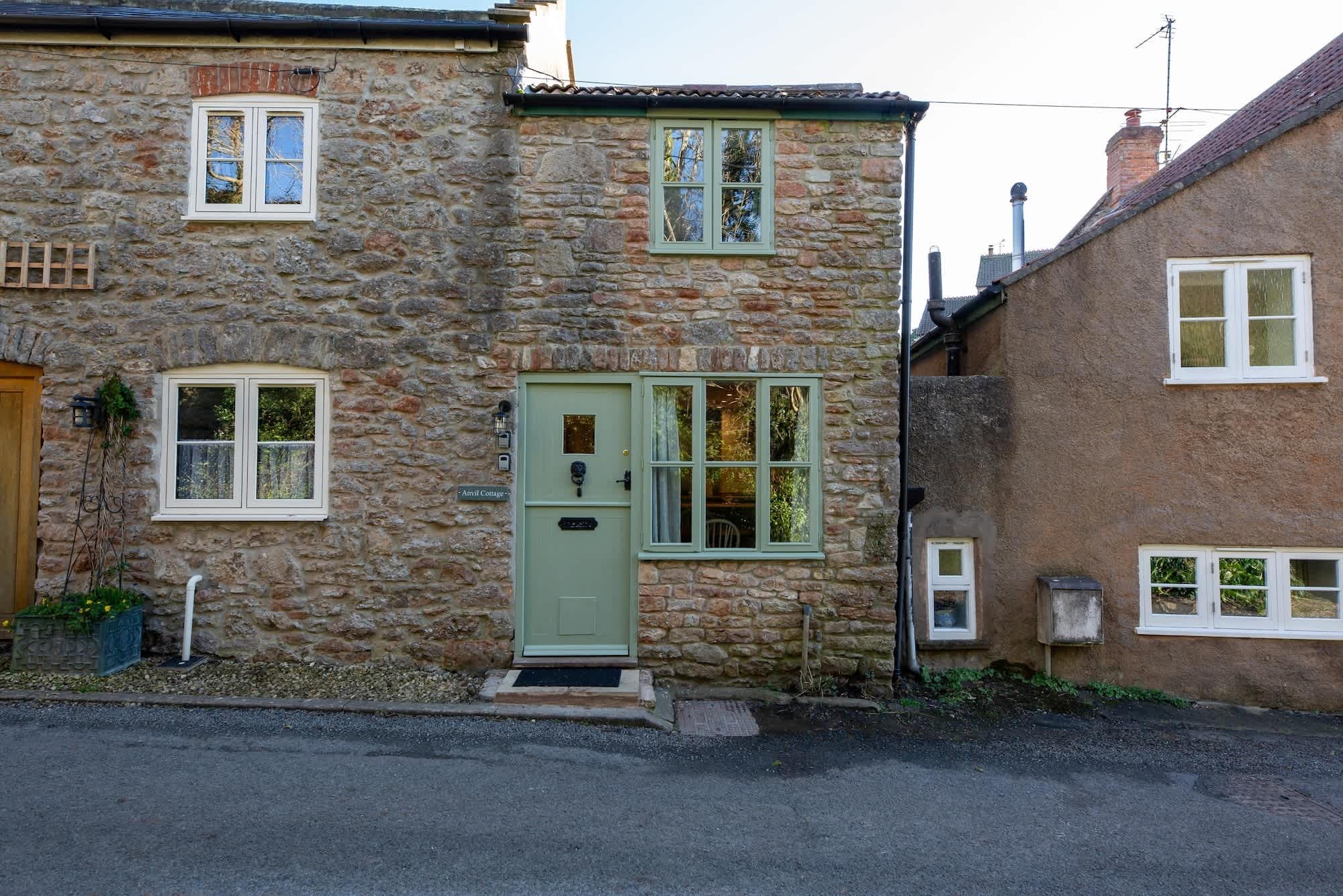 Cosy Cottage in the Mendip Hills, Private Parking — Westbury-sub-Mendip, England — vacation rental