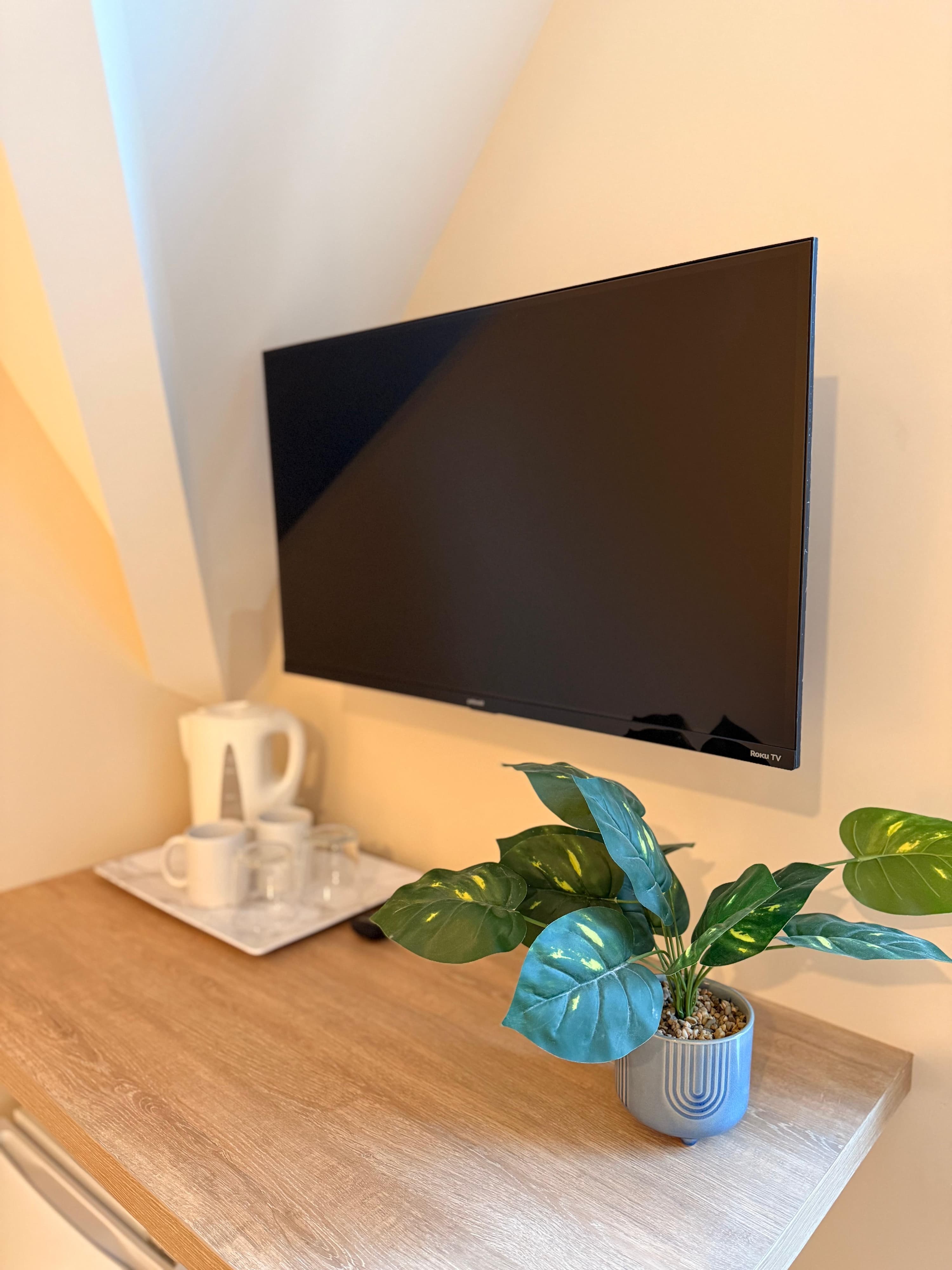 Cozy Double Room at The Shore - Photo 14