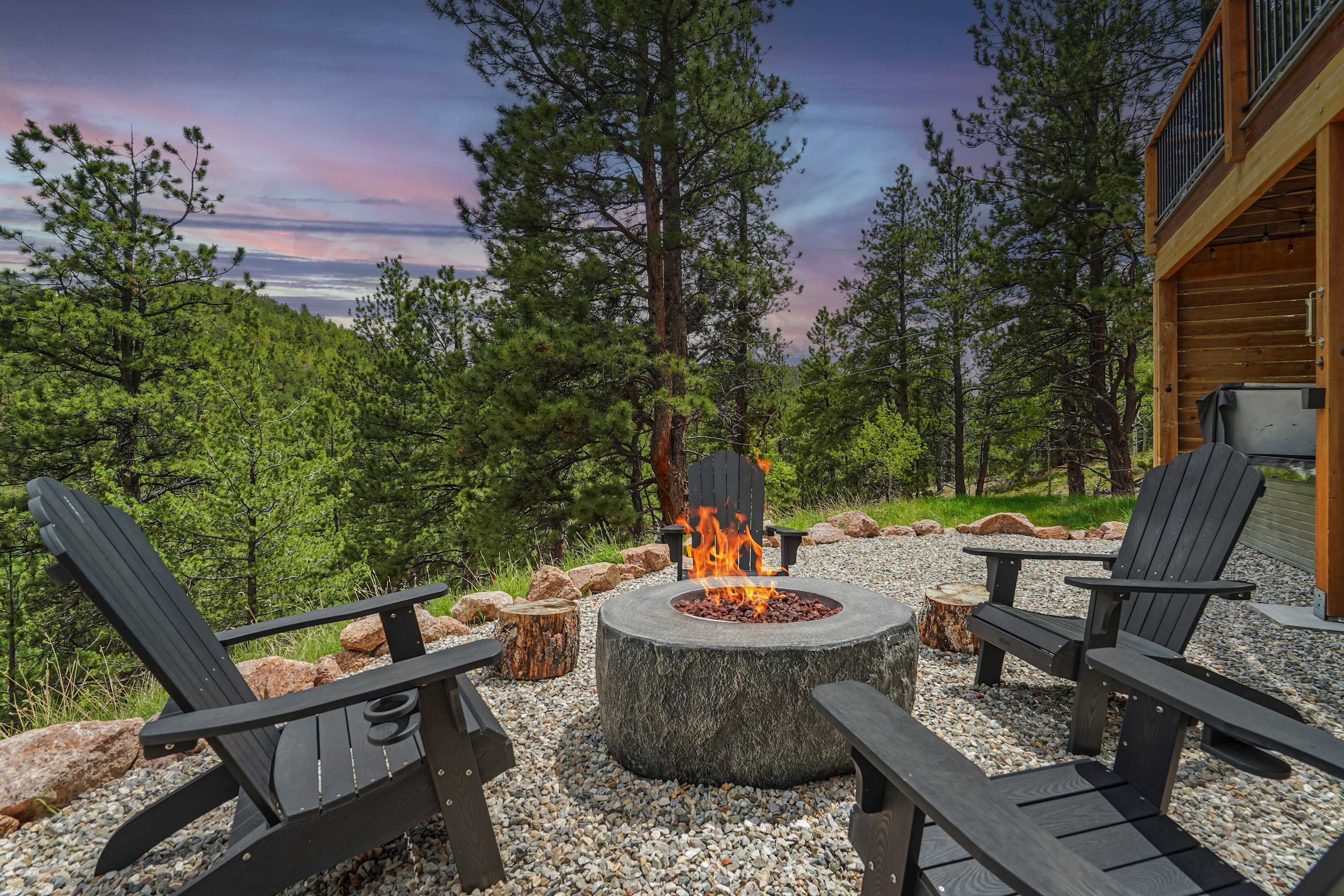 Valley Vista Lodge! Hot Tub, Fire-pit w Mtn Views! — Divide, CO — vacation rental