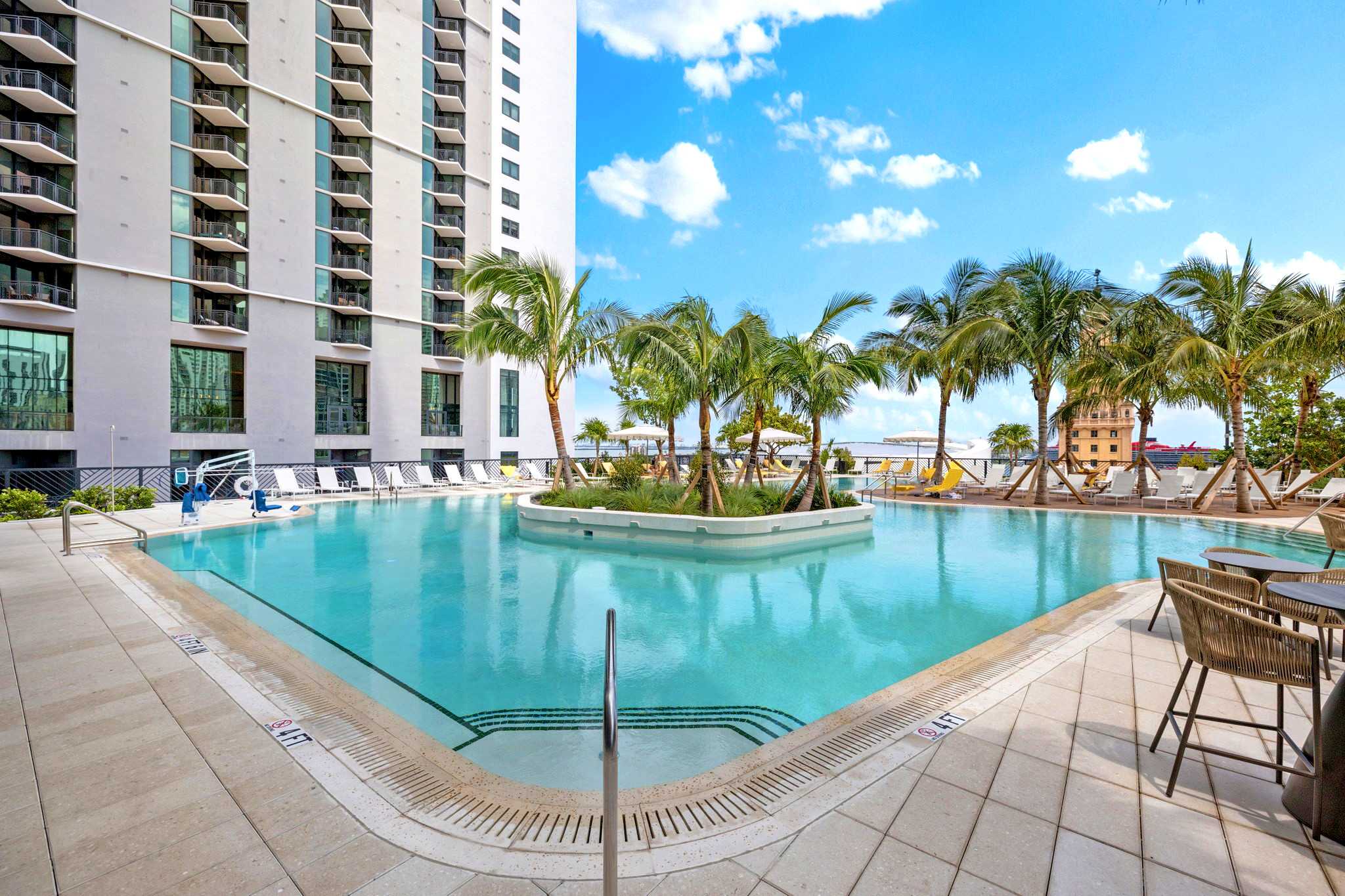 Lux 2BR | By FIFA Fan Fest | RoofPool