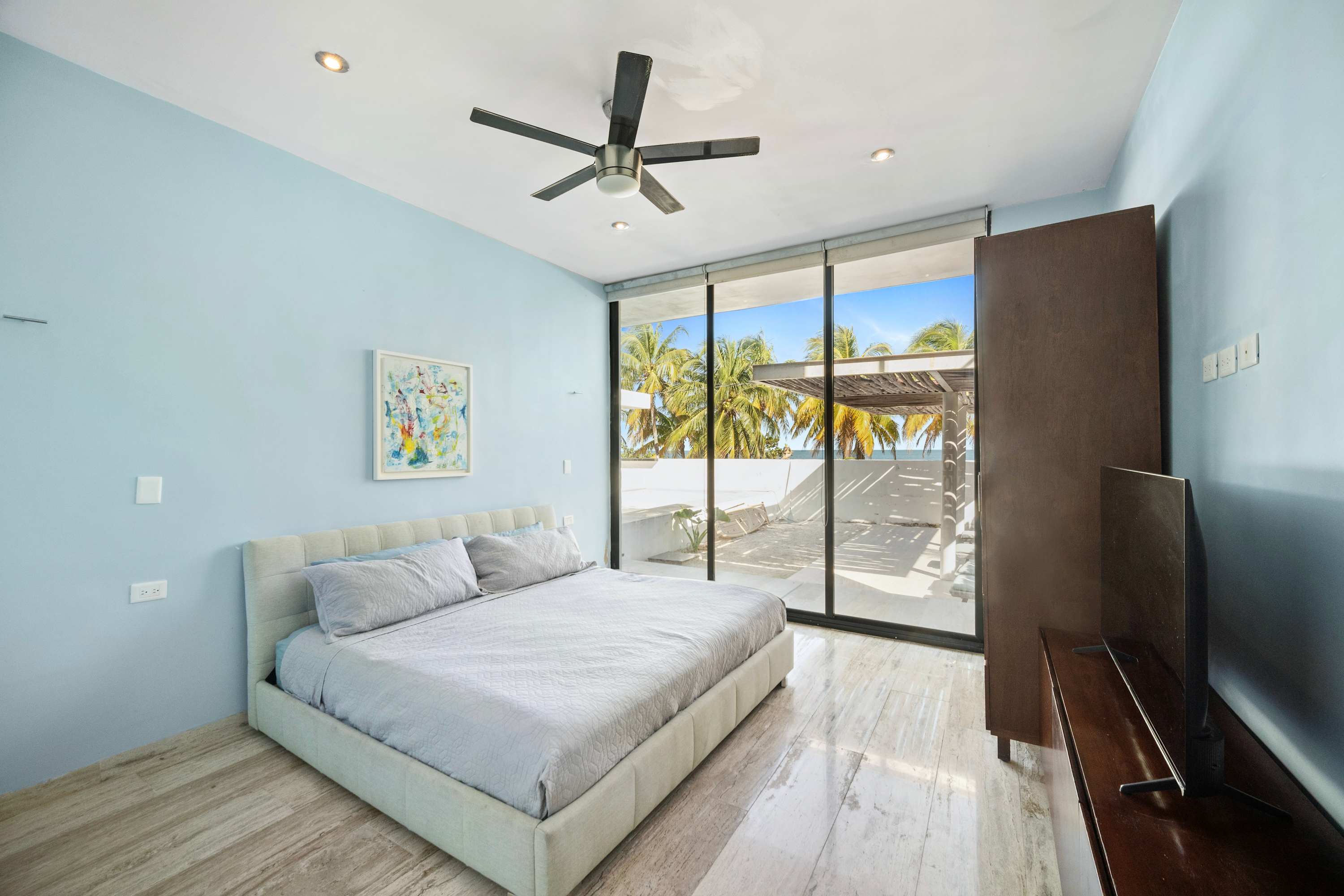 Exclusive Beachfront Escape | Modern Design, Pool & Fast WiFi 5