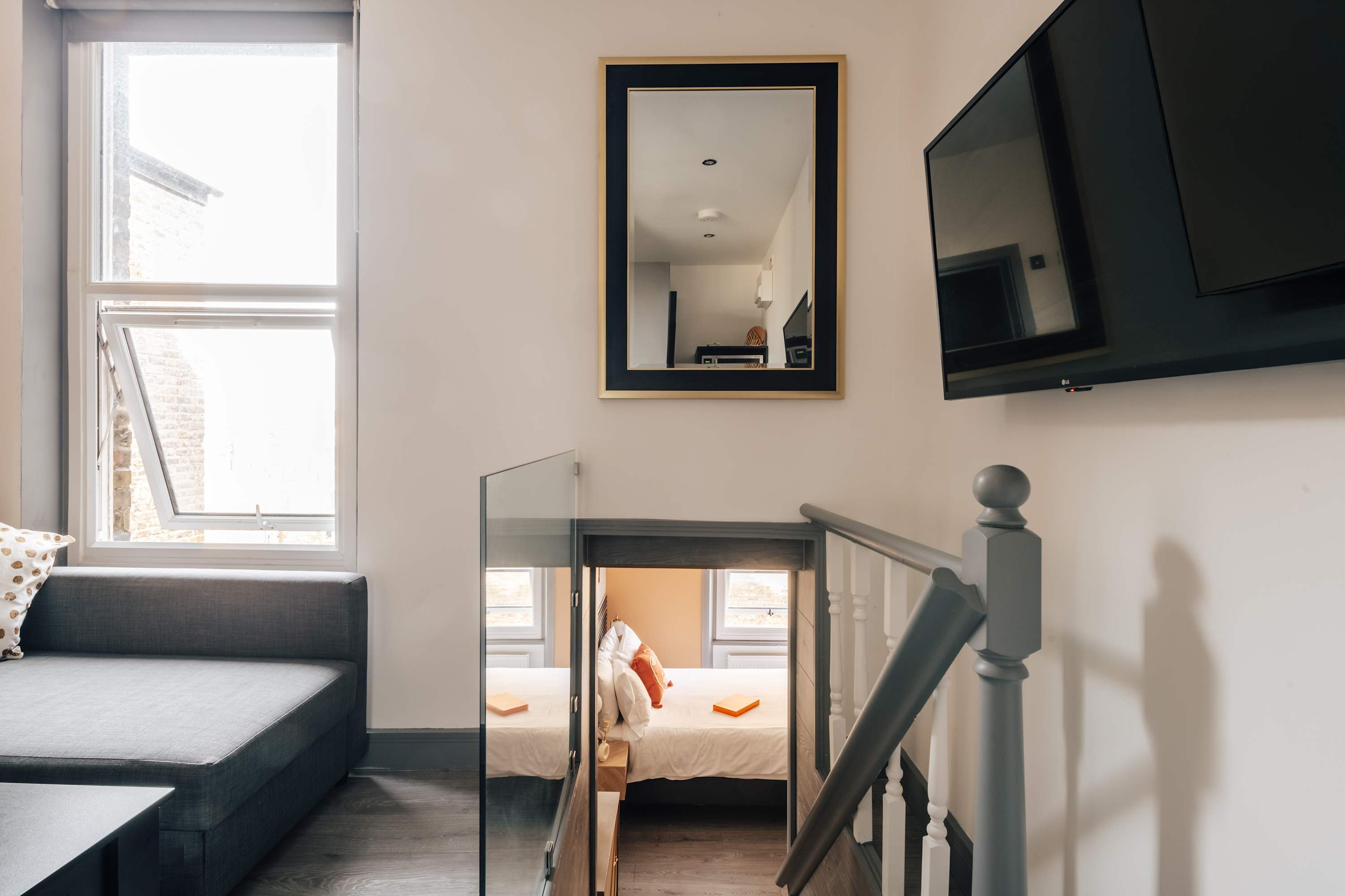 Modern and spacious duplex in Earls Court in Earls Court Road 207 SW5 9AN - Property image 11 - VivreStays