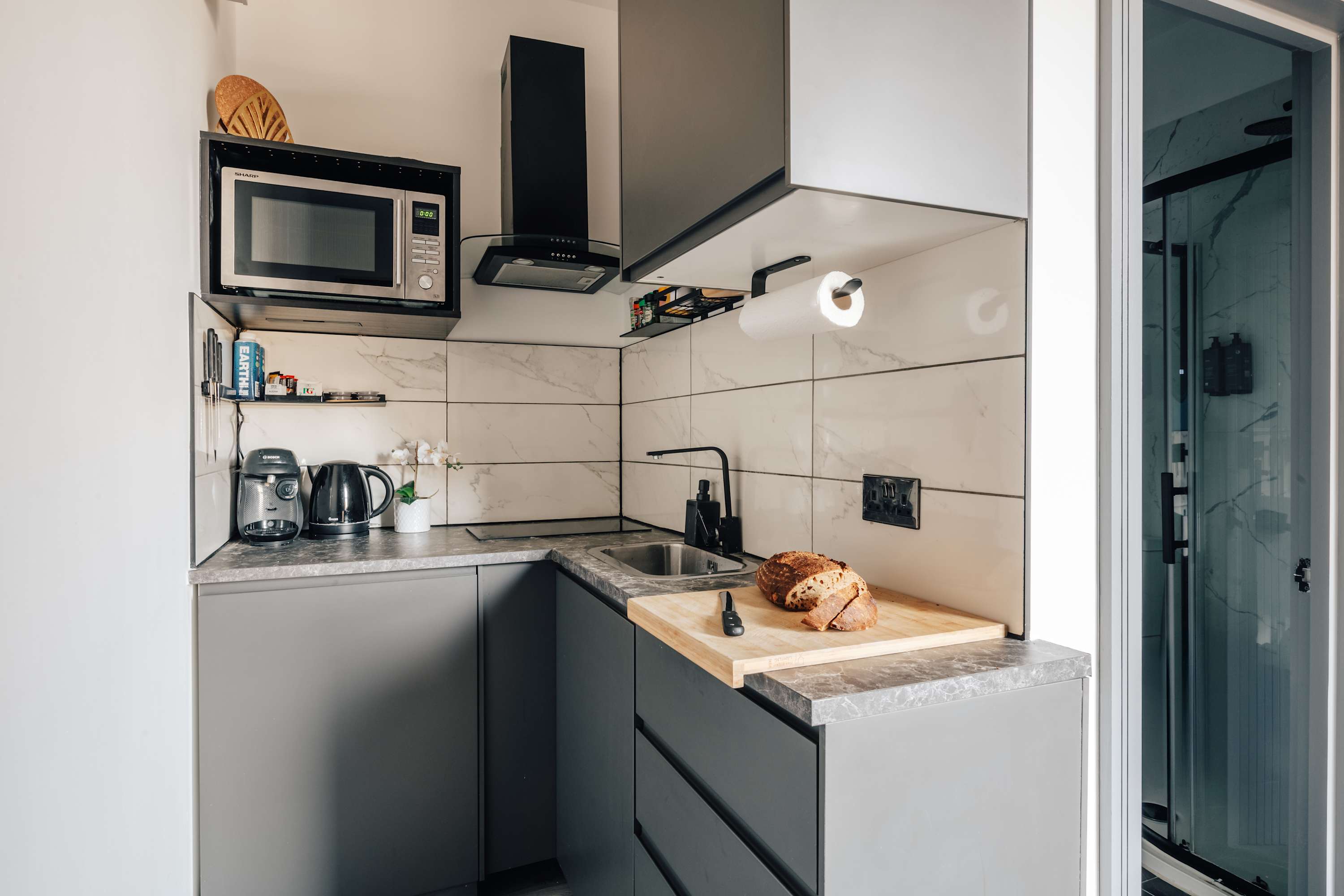 Modern and spacious duplex in Earls Court in Earls Court Road 207 SW5 9AN - Property image 12 - VivreStays
