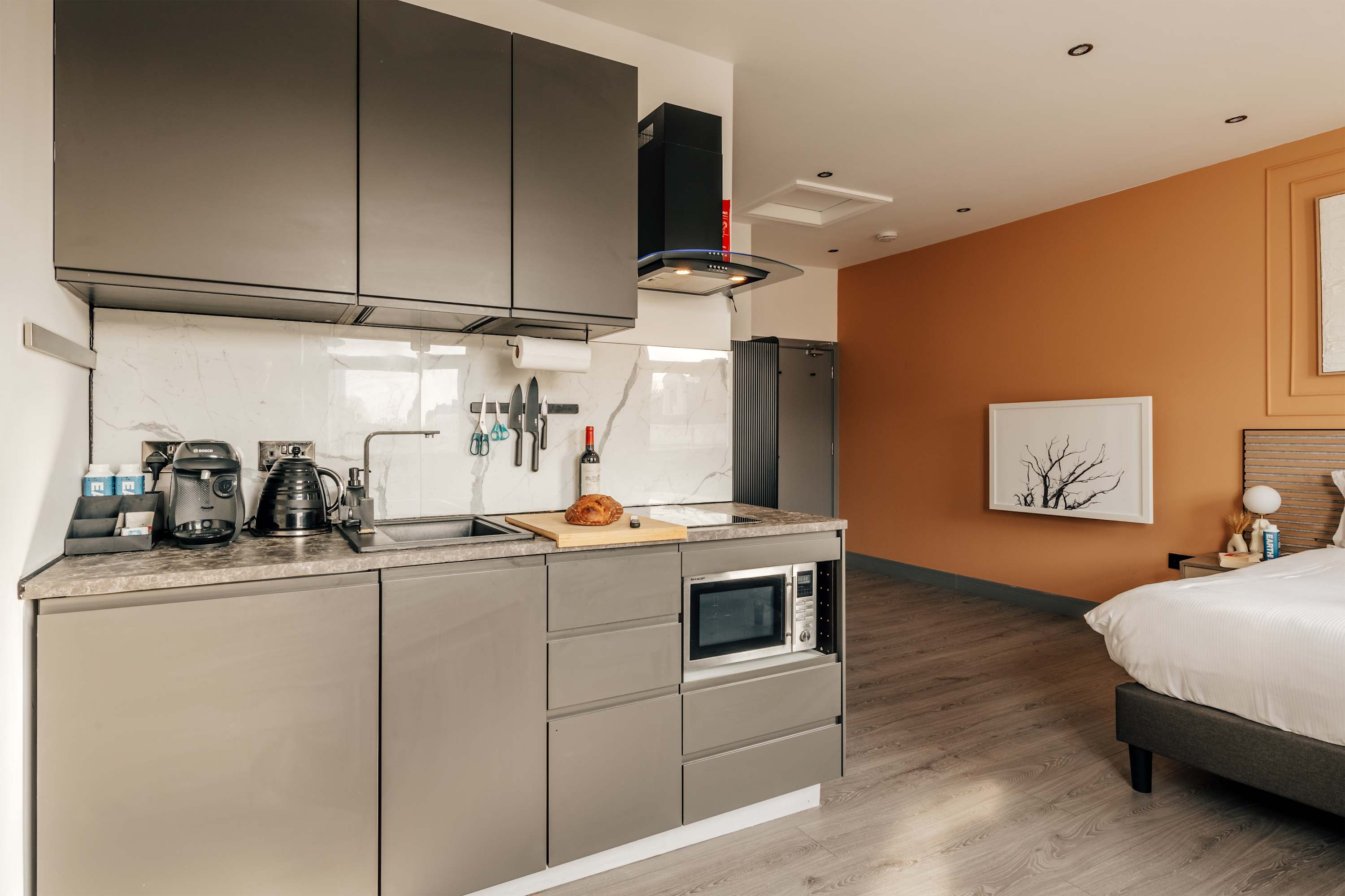 Charming Earls Court Studio Apartment in Earls Court Road 207 SW5 9AN - Property image 12 - VivreStays