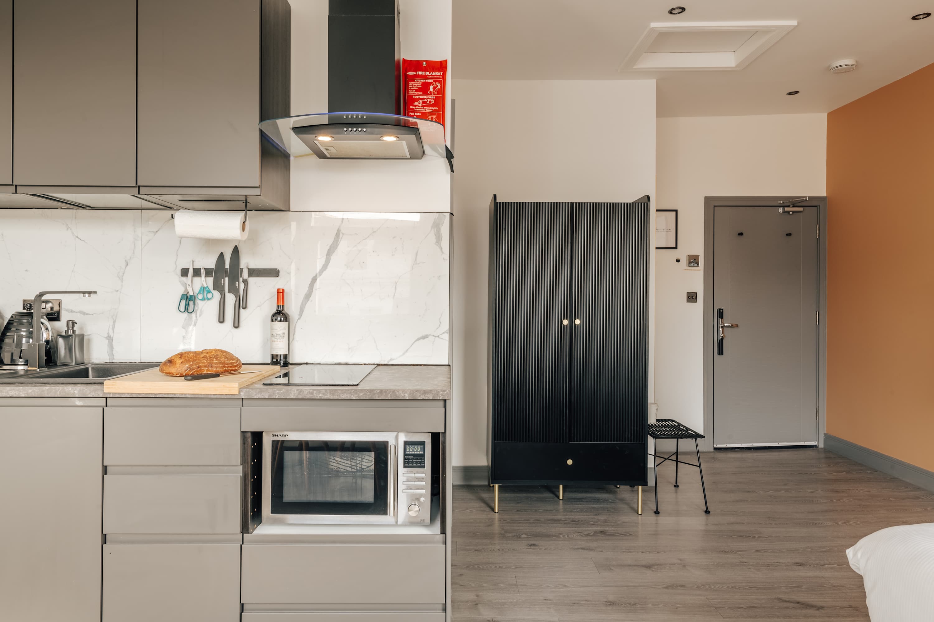 Charming Earls Court Studio Apartment in Earls Court Road 207 SW5 9AN - Property image 11 - VivreStays