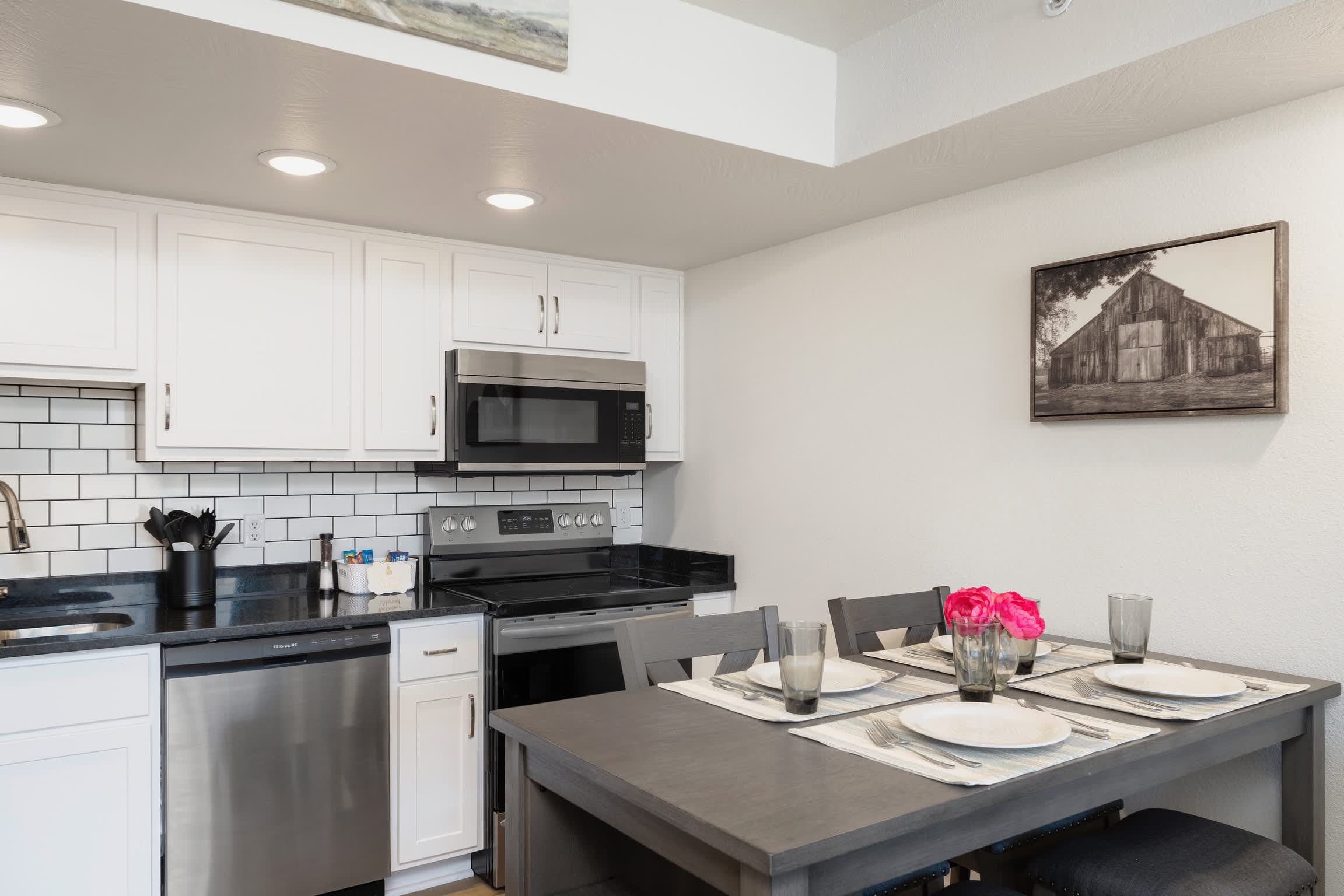 Beautiful full kitchen with all brand new appliances