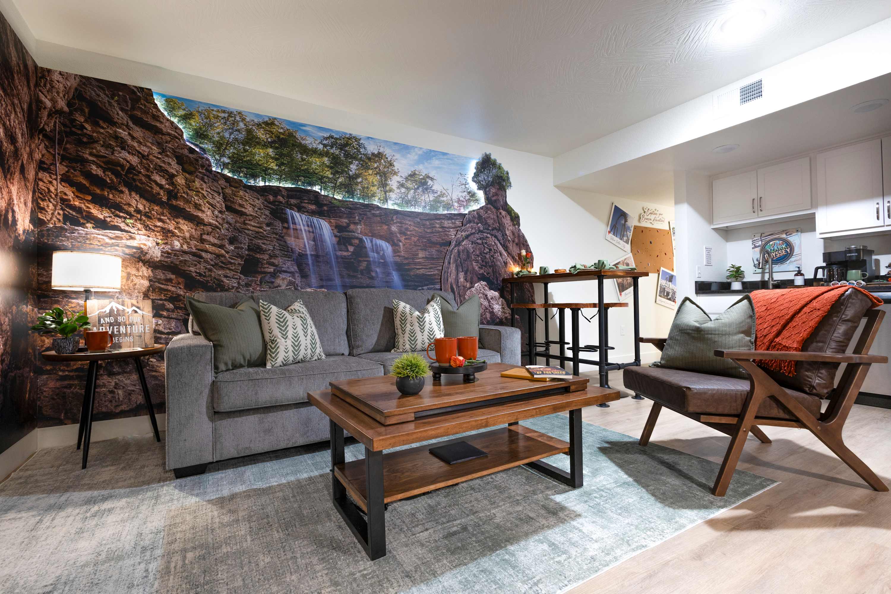 Cozy Modern Condo – Walk to Landing, Heart of Downtown