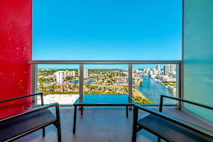 Modern Studio | Incredible Views | Beach Blvd