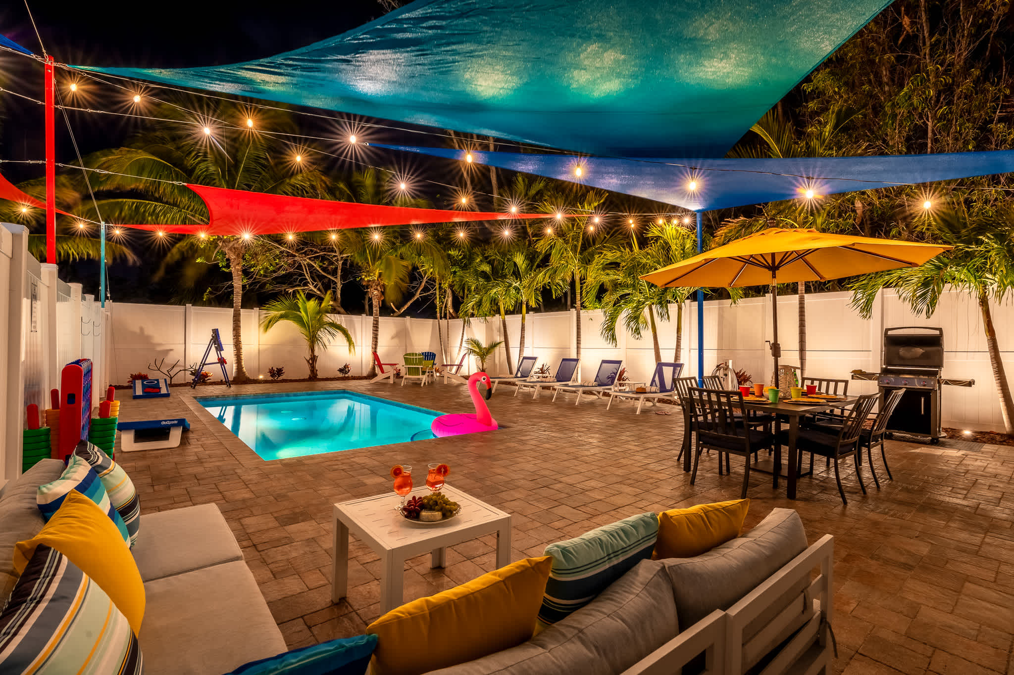 Coconut Dreams! Heated Pool, 4 min to AMI Beach — Bradenton, FL — vacation rental