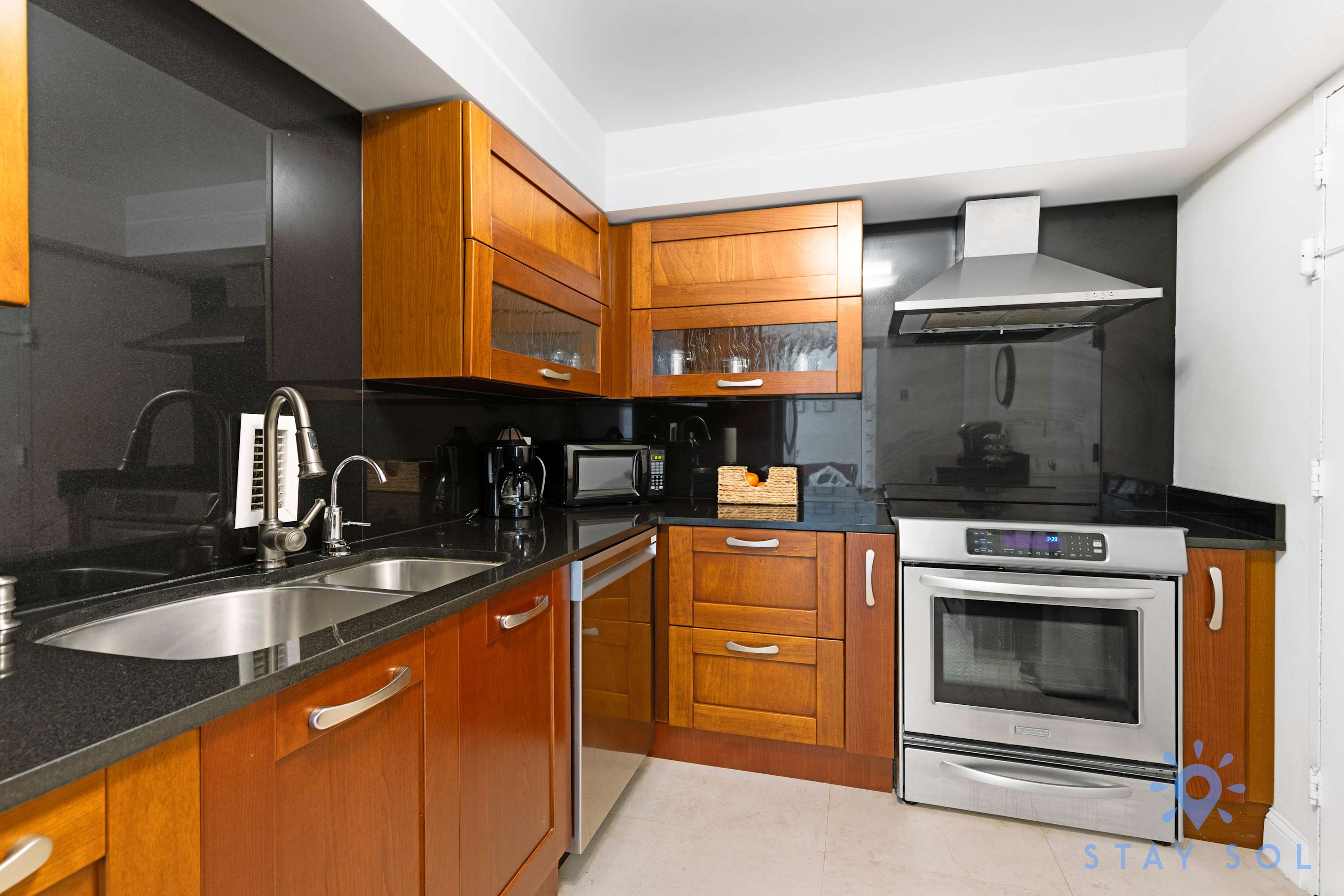 Stylish 1BR Apt w/Beautiful Views Balcony + Pool