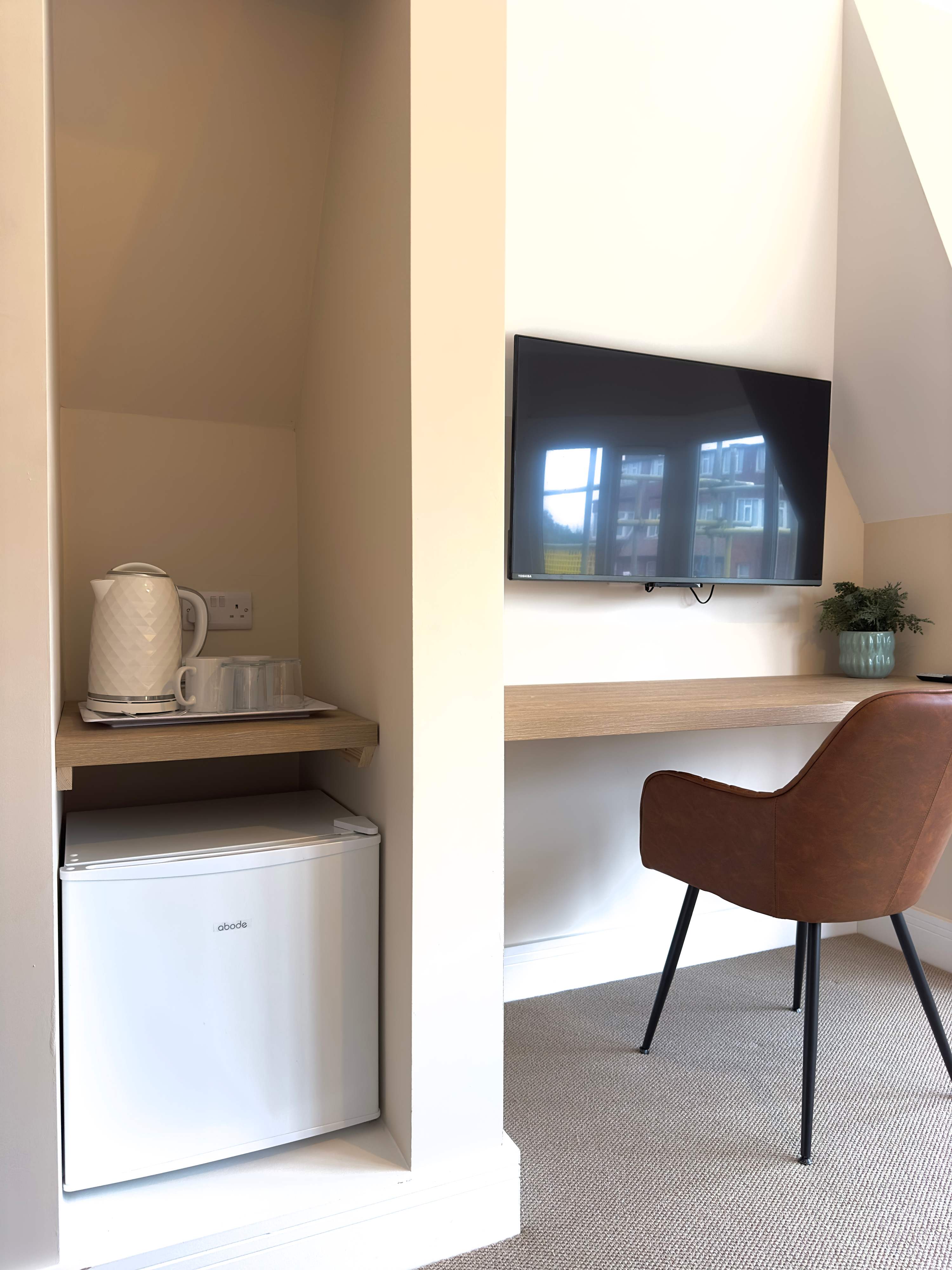 Comfortable Family Room with Double & Single Bed - Photo 4