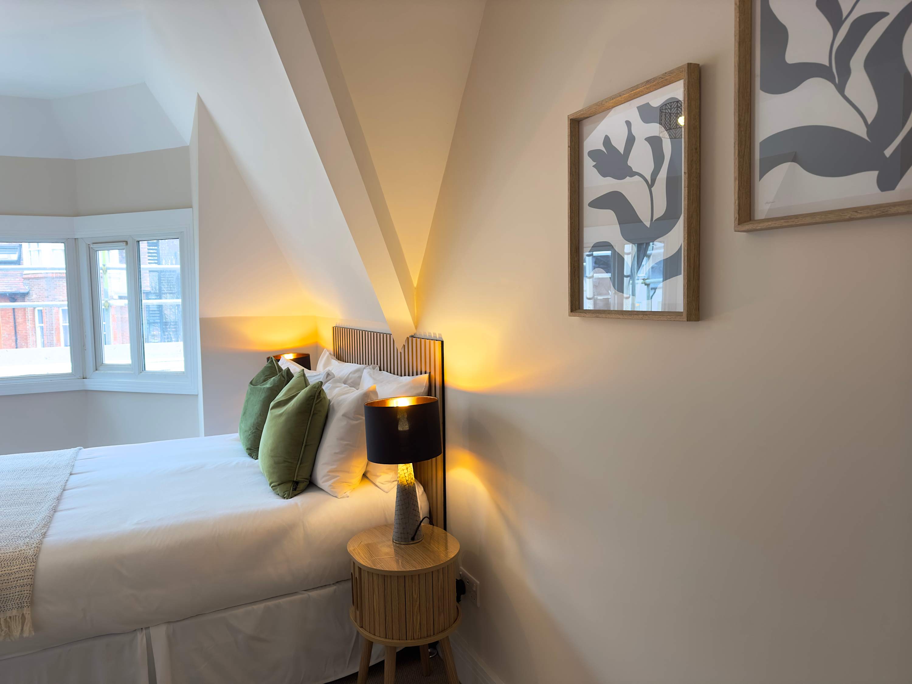 Comfortable Family Room with Double & Single Bed - Photo 16