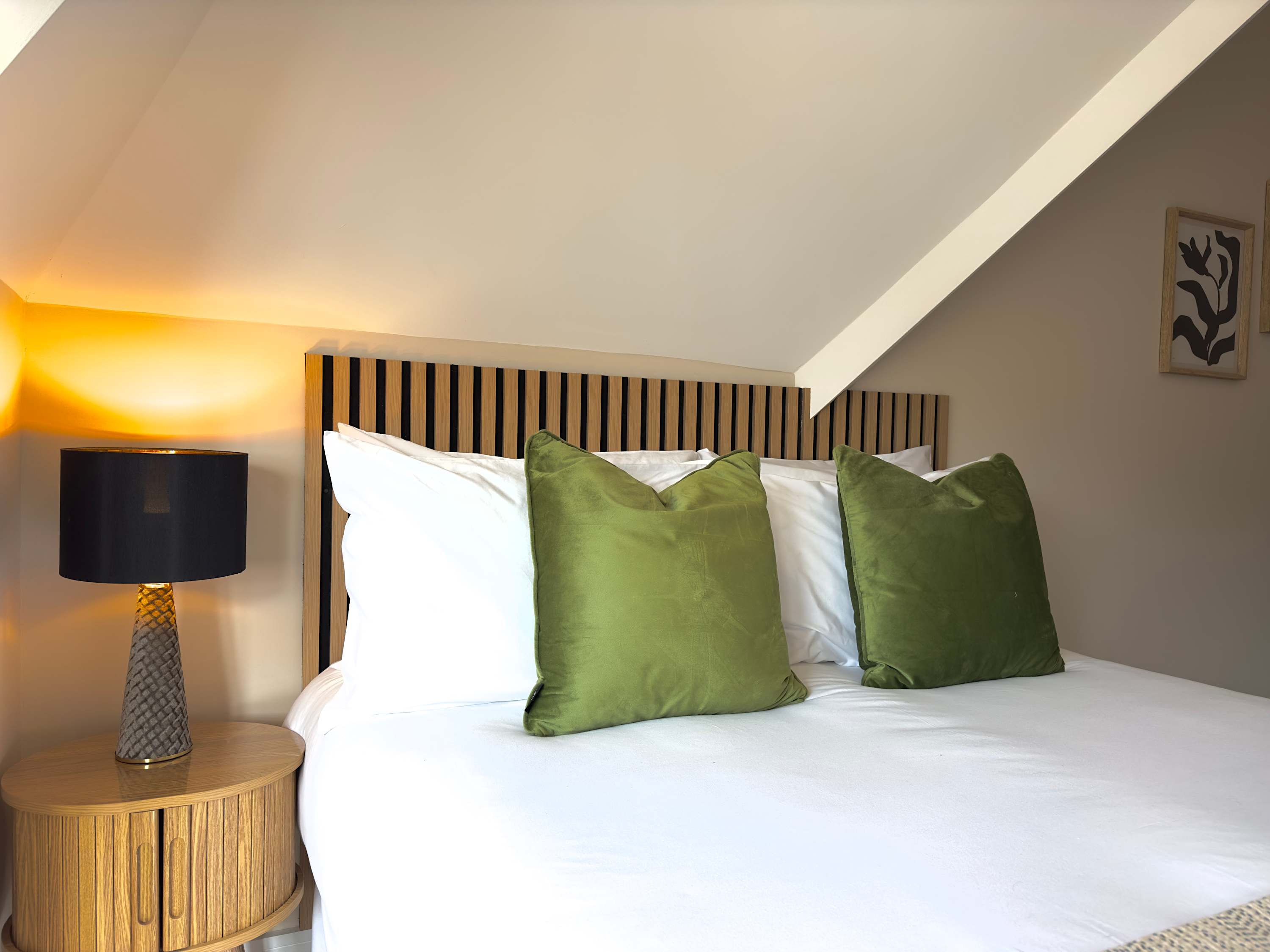 Comfortable Family Room with Double & Single Bed - Photo 7