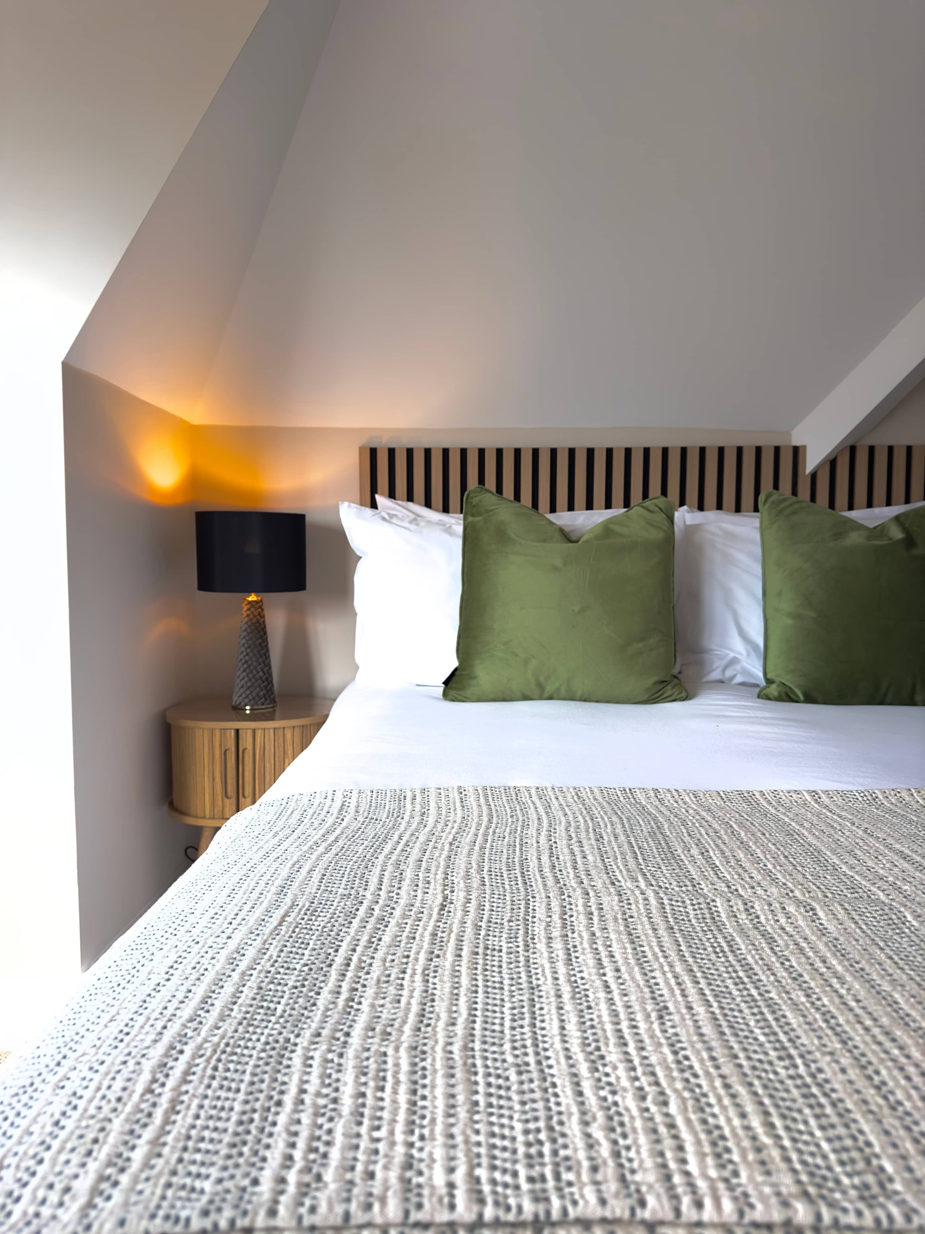 Comfortable Family Room with Double & Single Bed - Photo 18