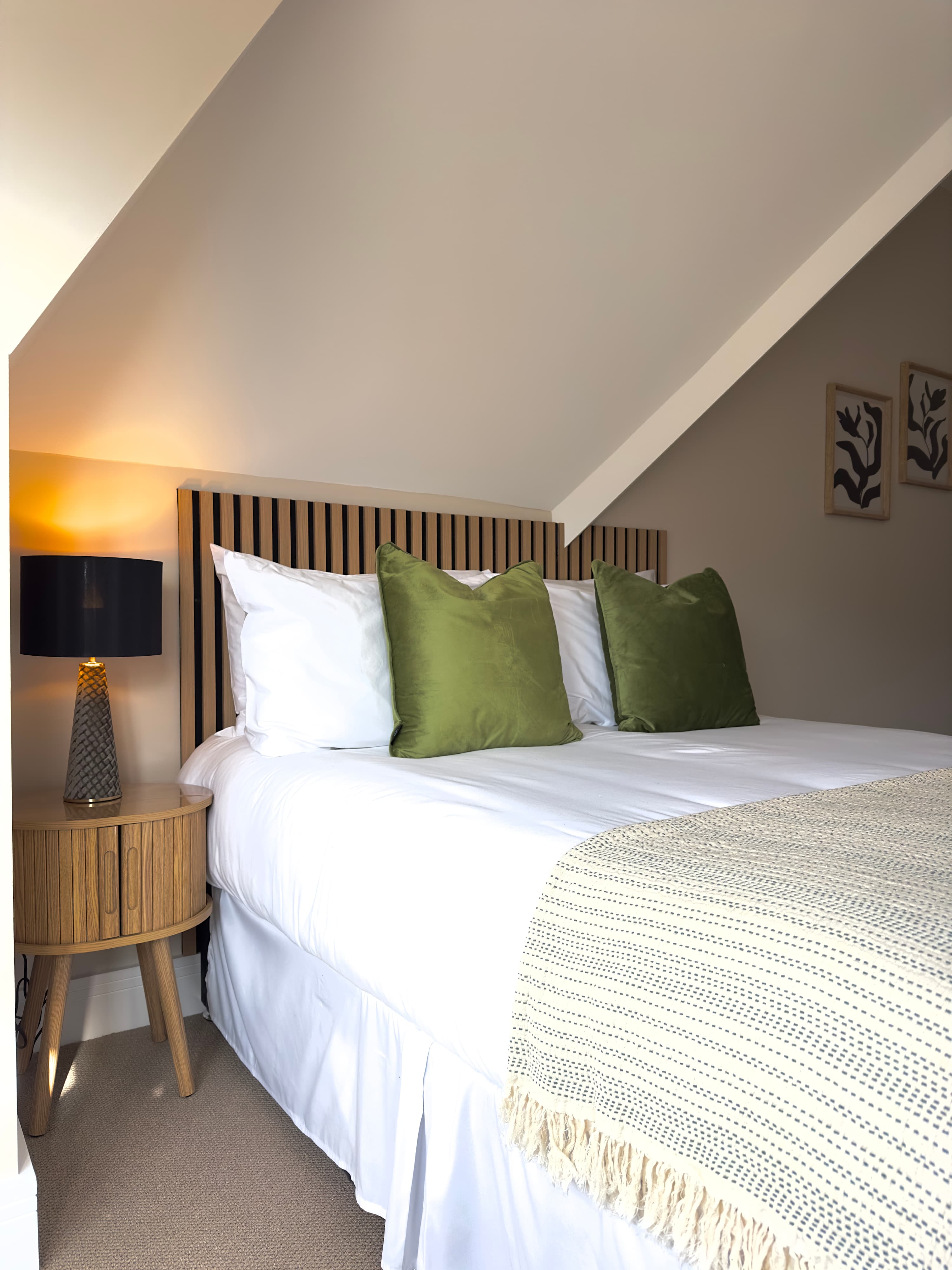 Comfortable Family Room with Double & Single Bed - Photo 12