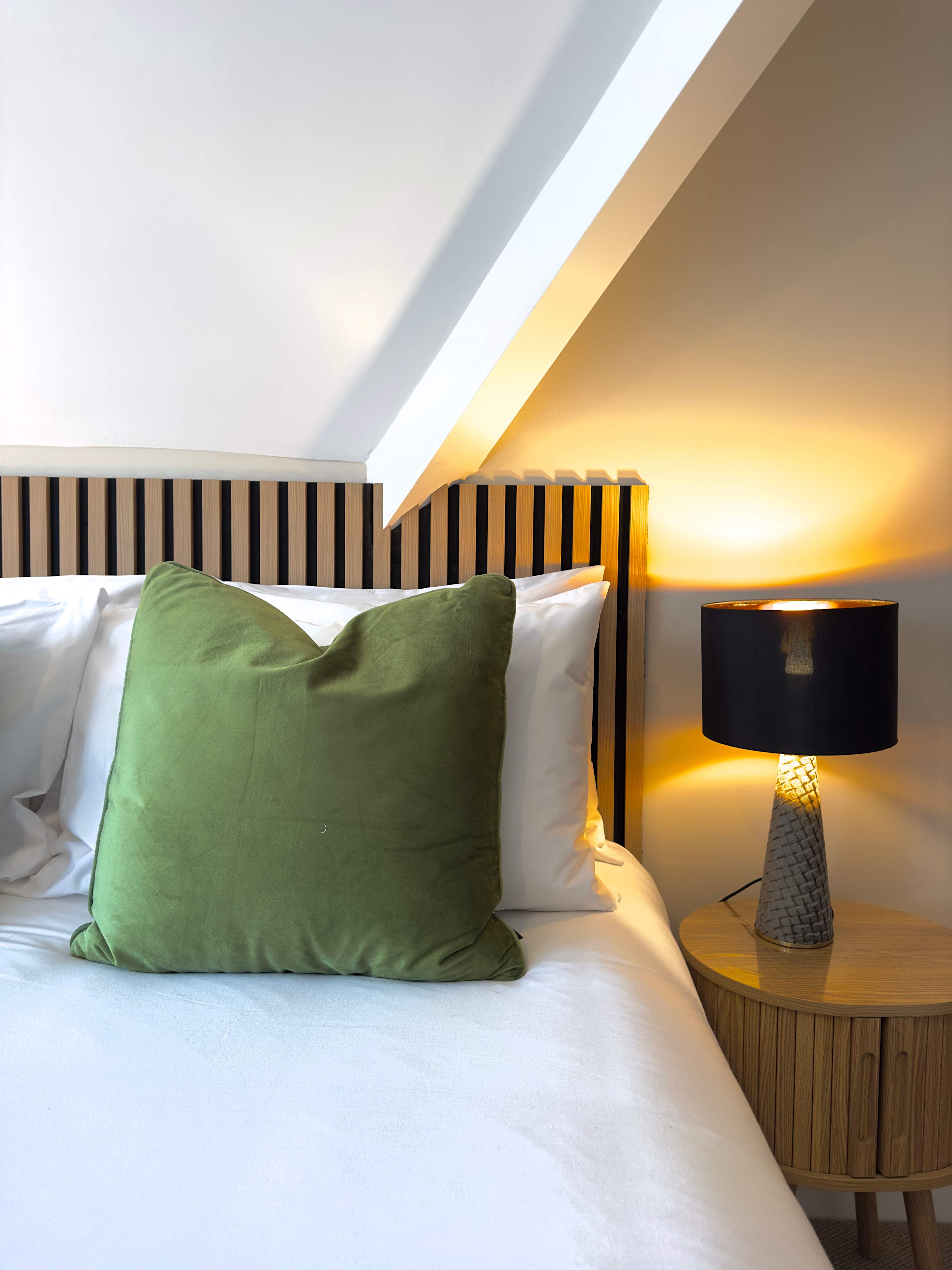 Comfortable Family Room with Double & Single Bed - Photo 15