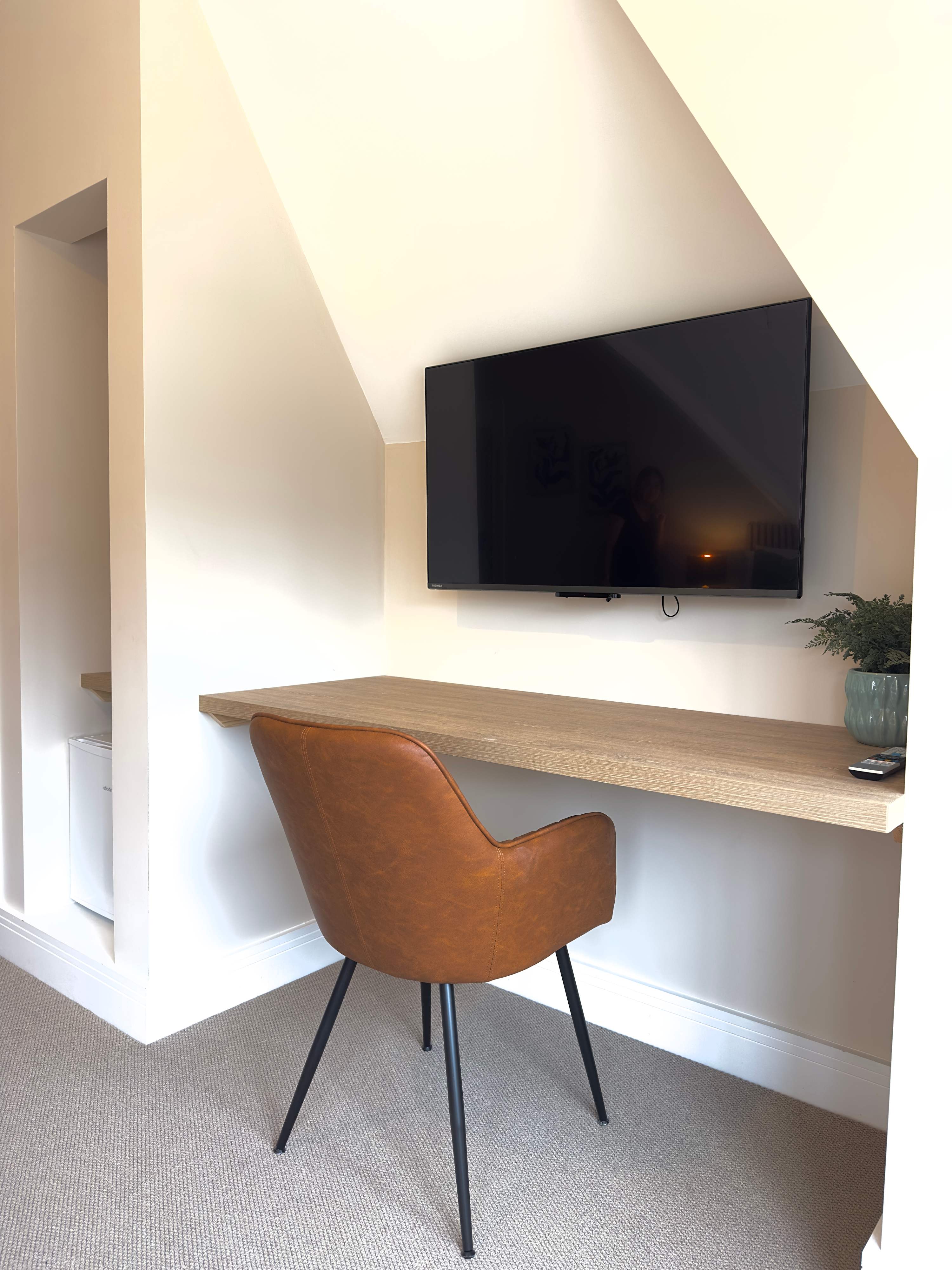 Comfortable Family Room with Double & Single Bed - Photo 14