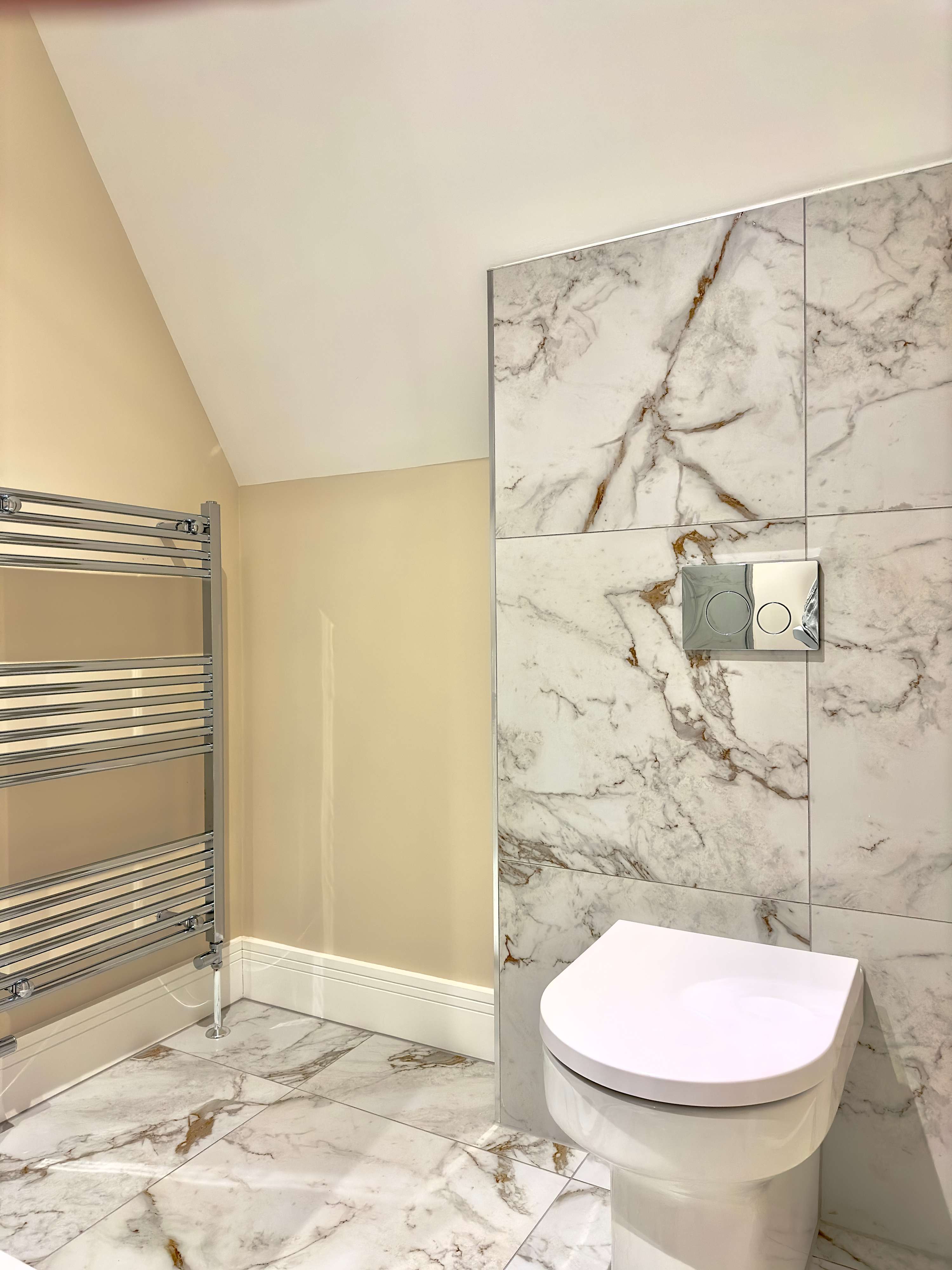 Comfortable Family Room with Double & Single Bed - Photo 13