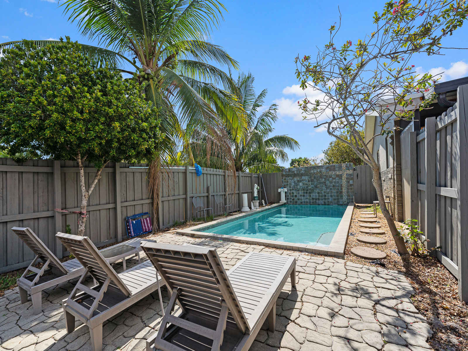 Comfortable Hideout with Pool Access