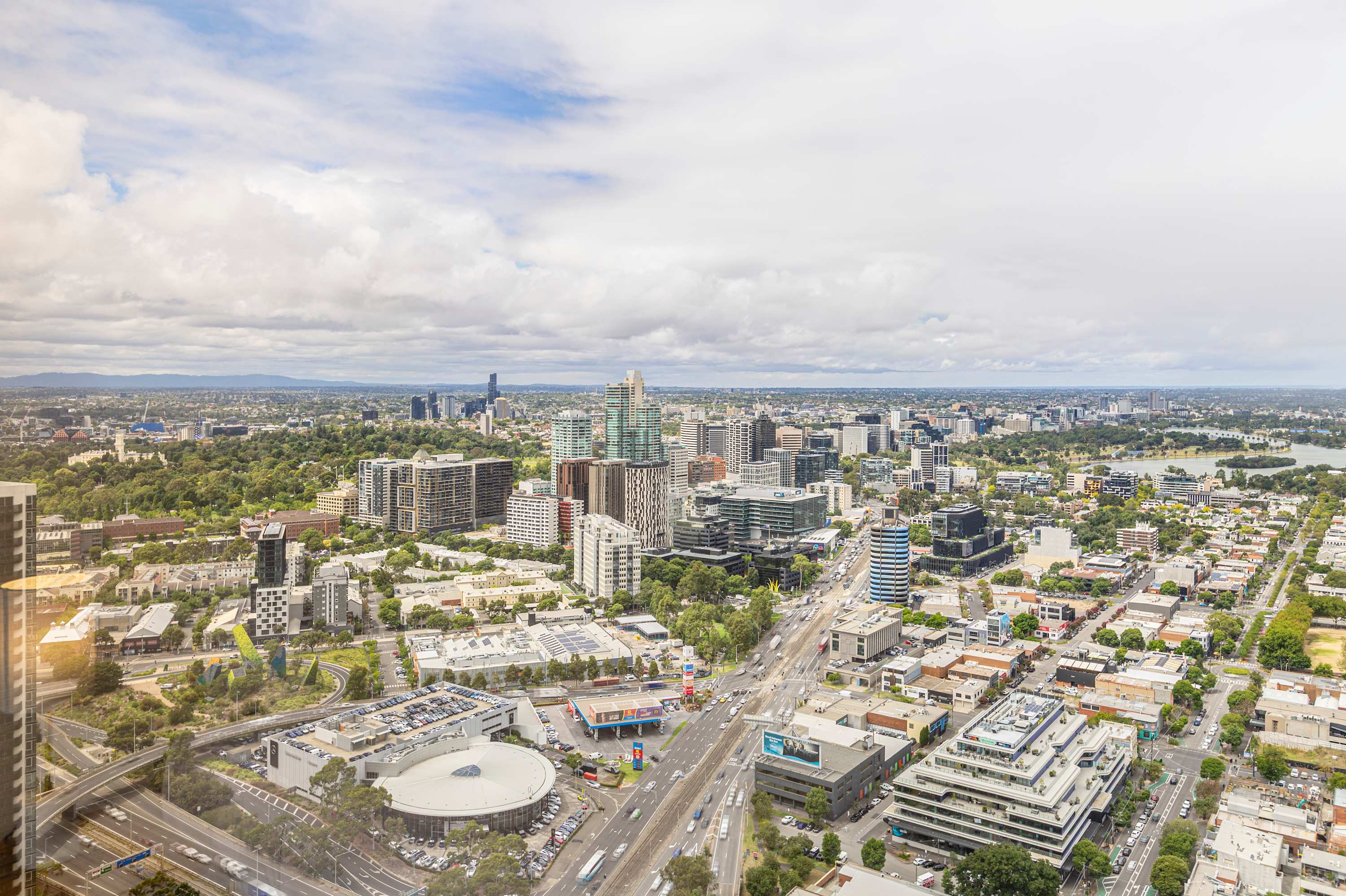 Vibrant Southbank Apartment with incredible views - Picture 1