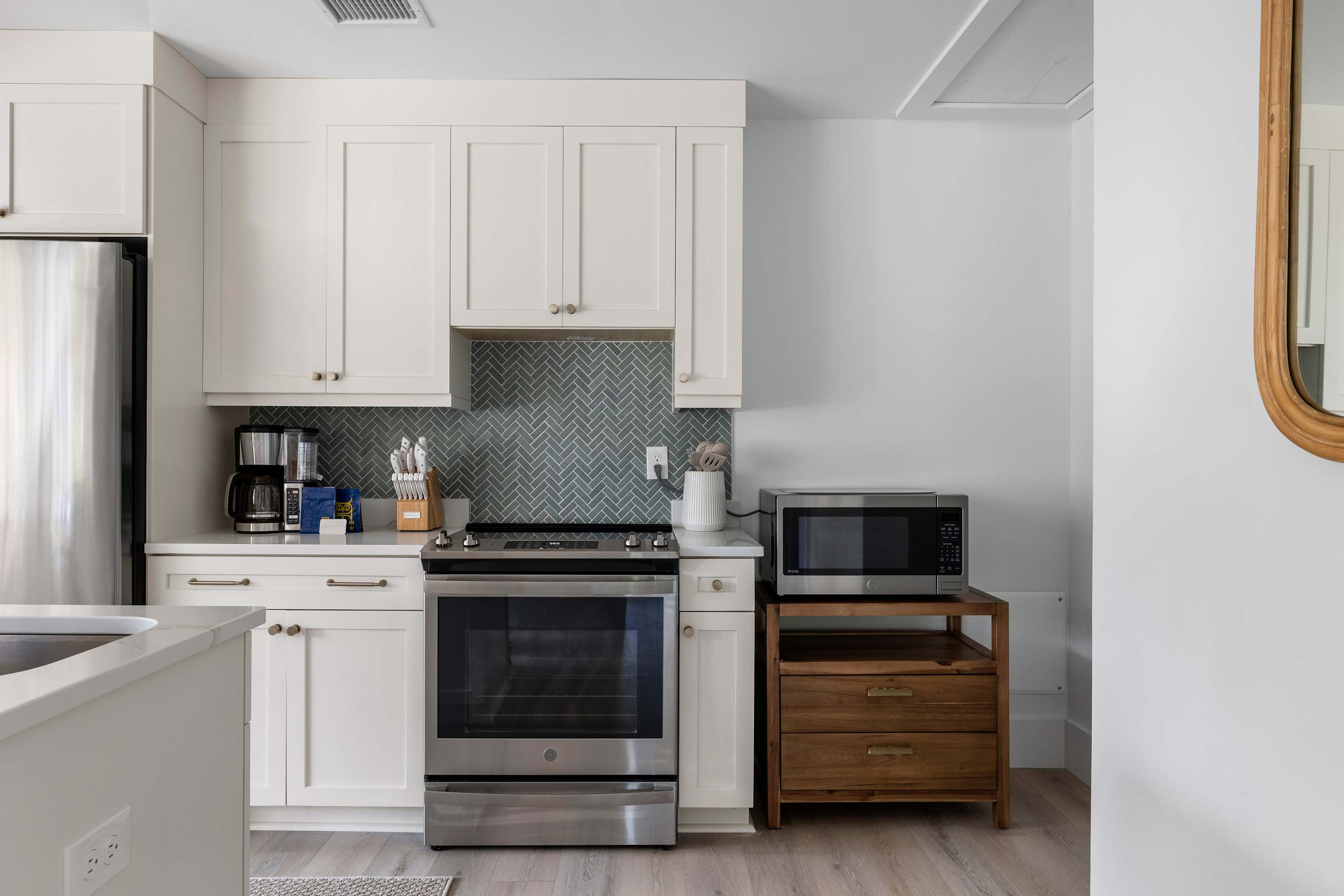 Fully equipped kitchen with everything you need to cook a meal!