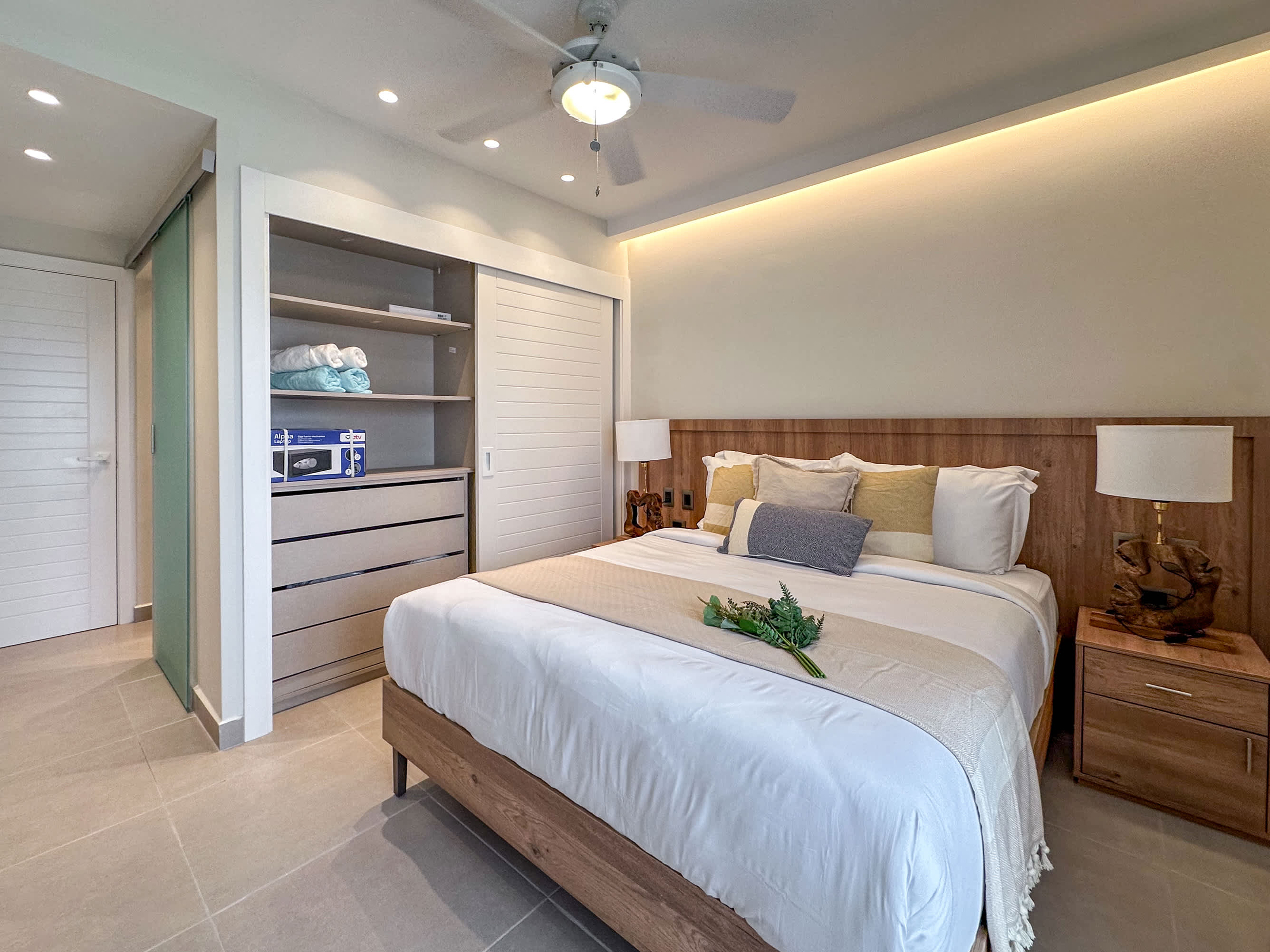 Fantastic new beach condo w/ private Picuzzi