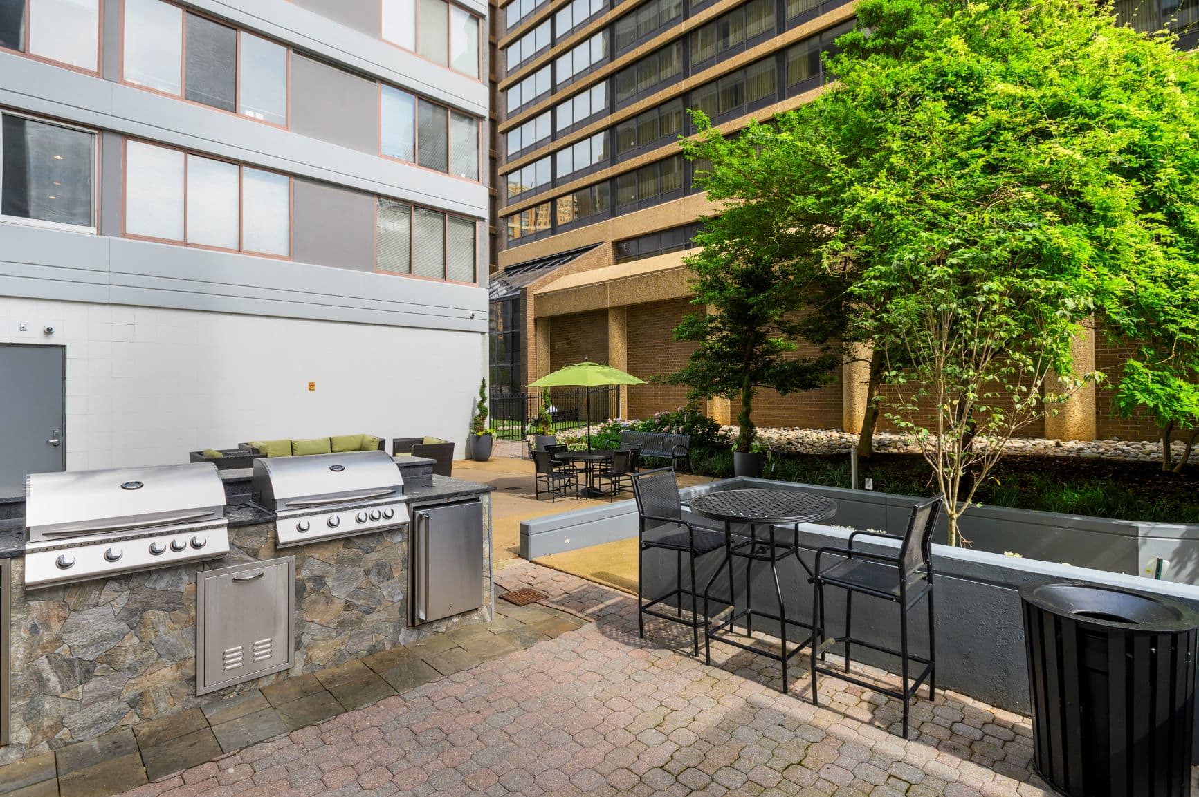 Prime location Apt W Gym & Indoor Pool