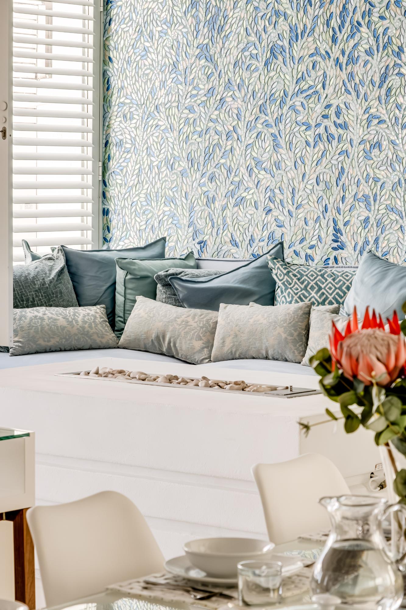 Villa Bleu Blanc in Camps Bay with Pool and Views - Picture 13