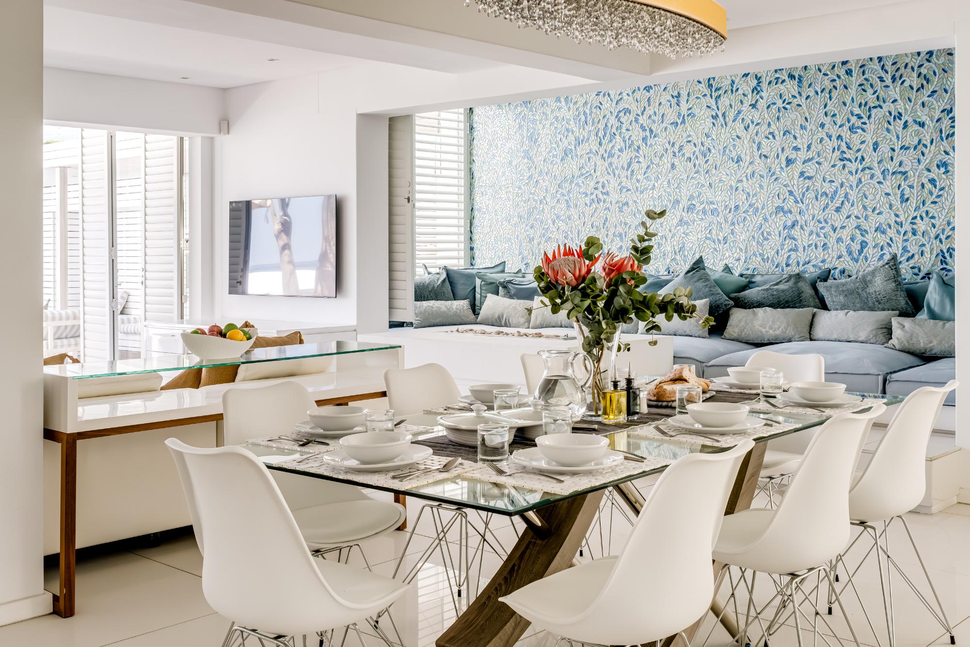 Villa Bleu Blanc in Camps Bay with Pool and Views - Picture 15