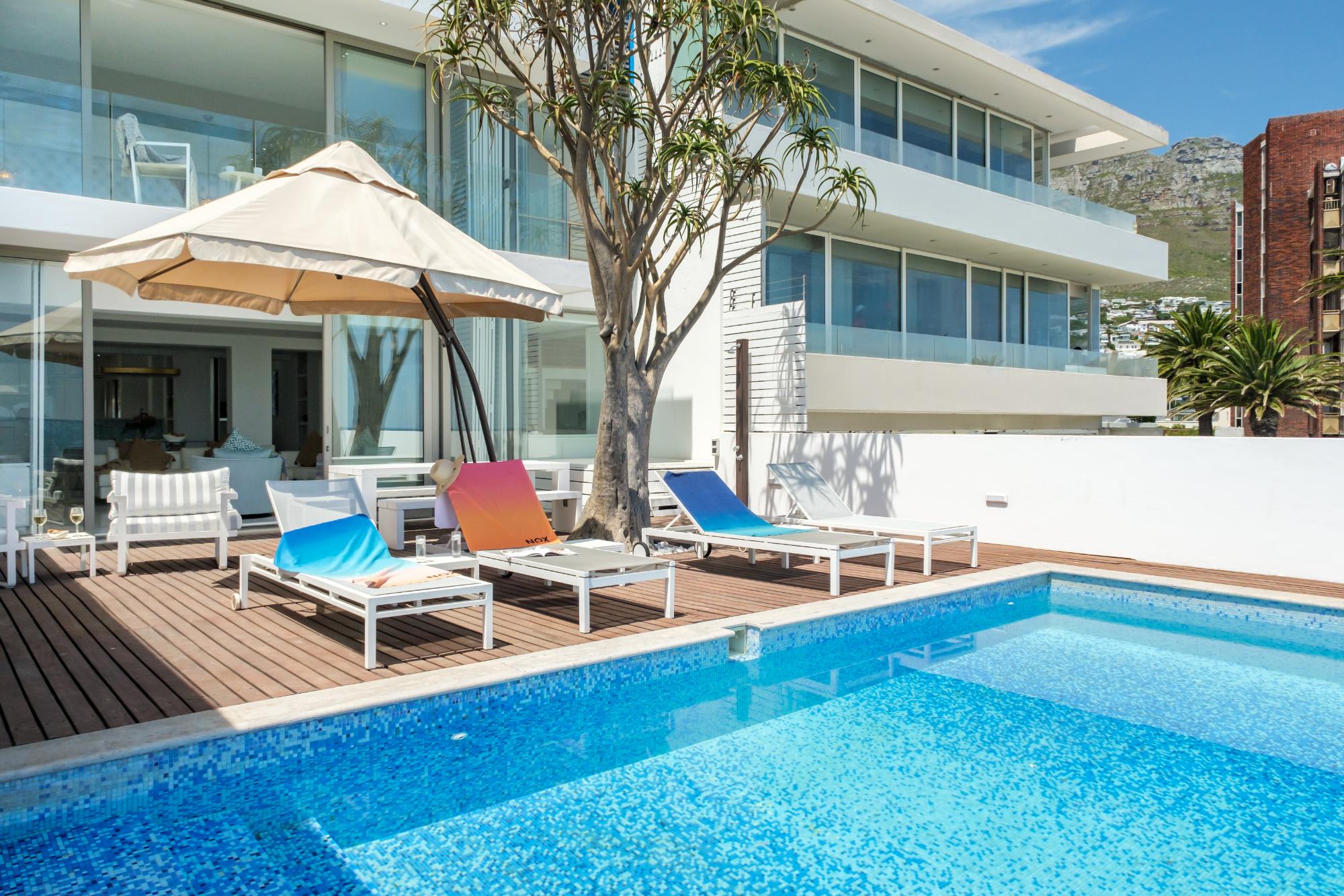 Villa Bleu Blanc in Camps Bay with Pool and Views - Picture 48