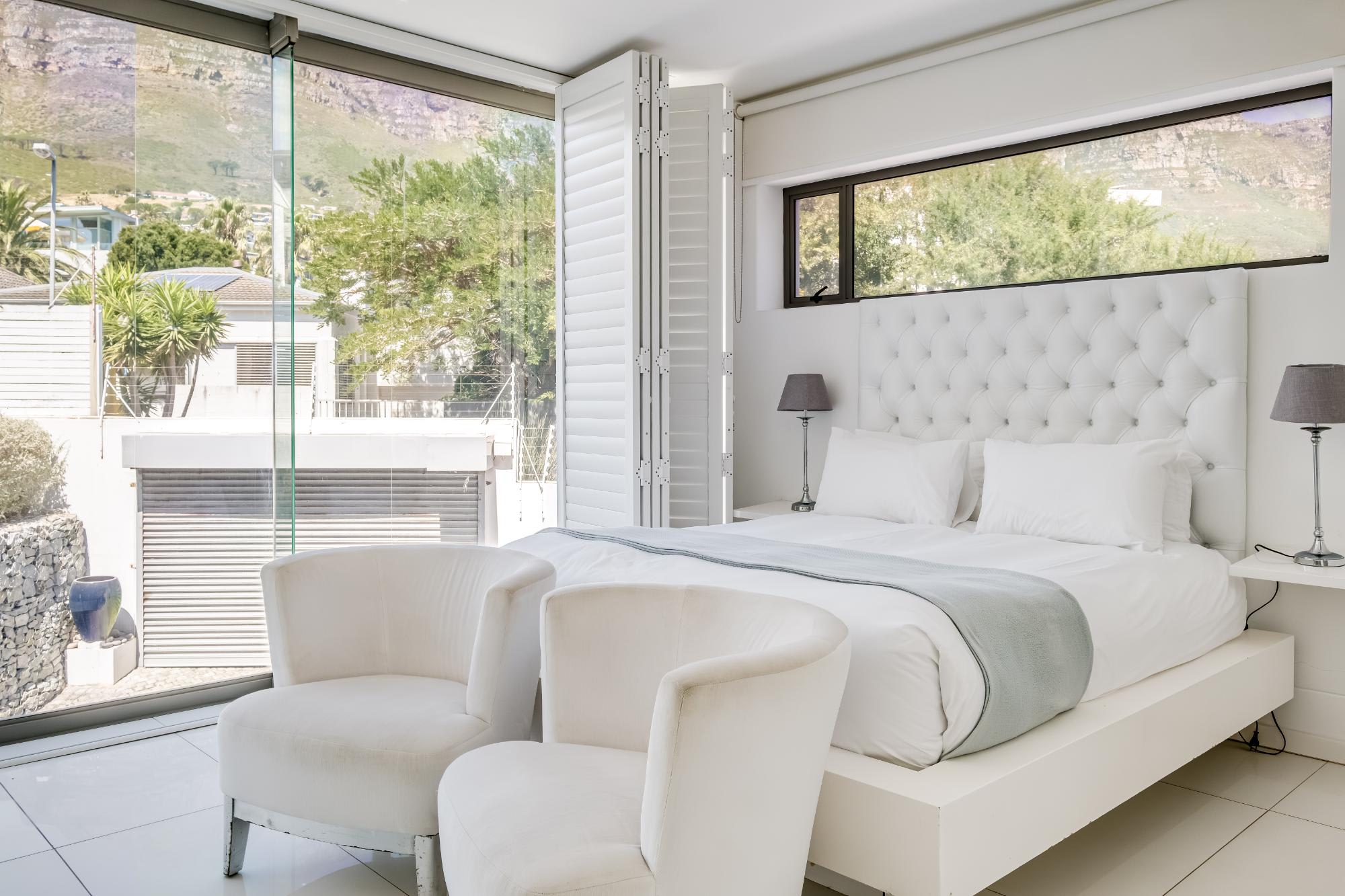 Villa Bleu Blanc in Camps Bay with Pool and Views - Picture 42