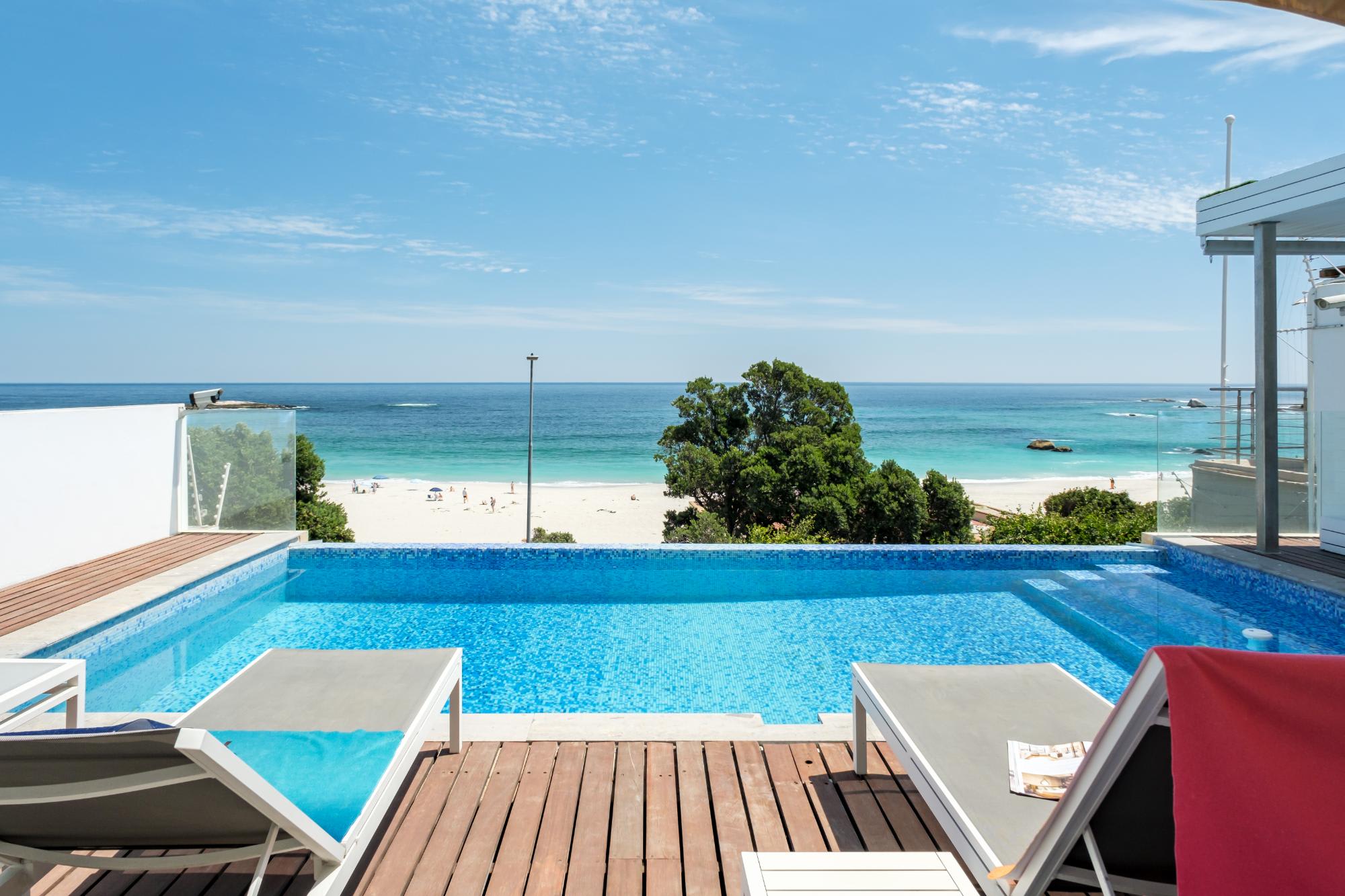 Villa Bleu Blanc in Camps Bay with Pool and Views - Picture 21